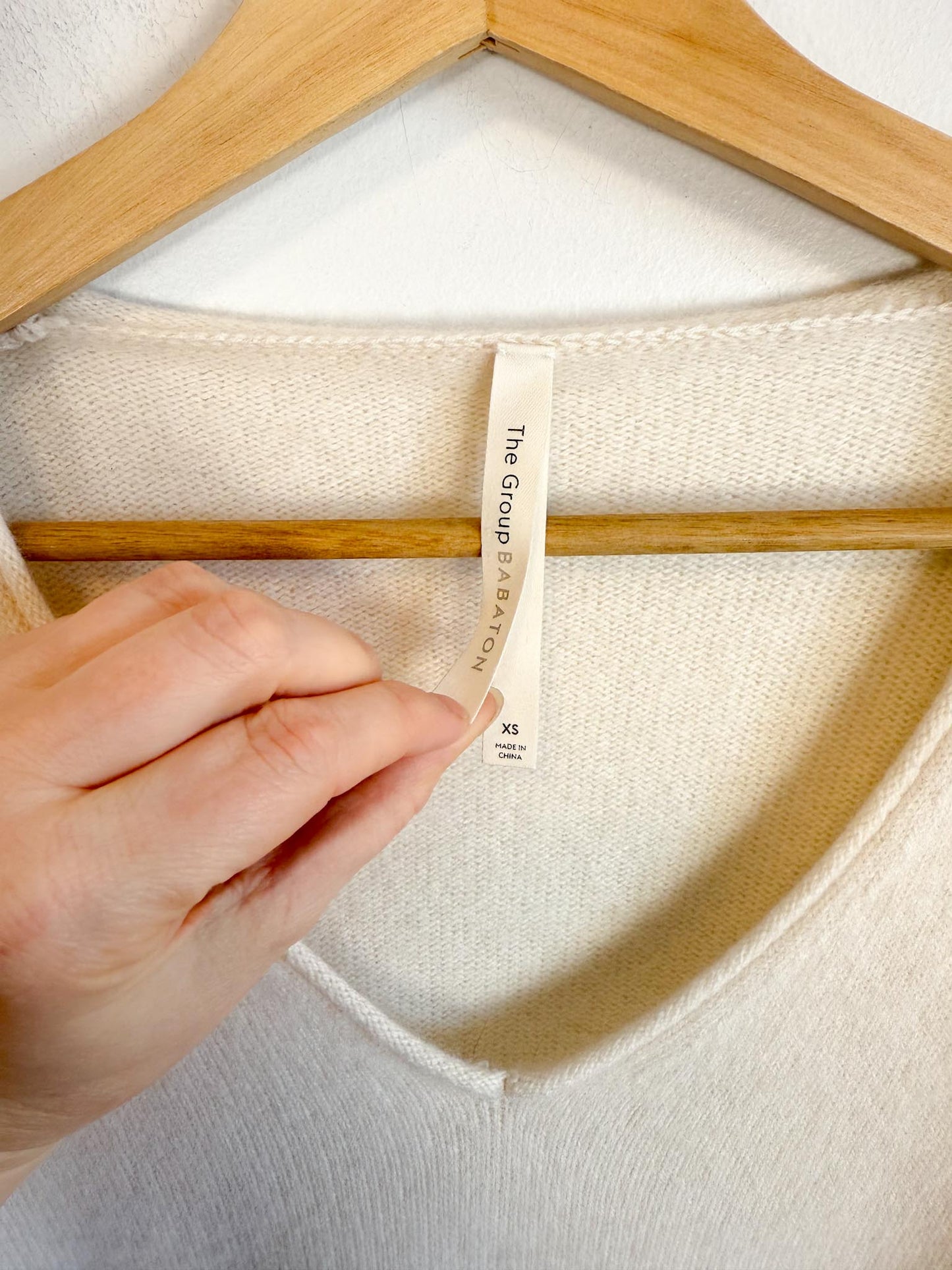 The Group Babaton "Genre Cashmere Cropped Sweater in Cream" (Size XS/S)