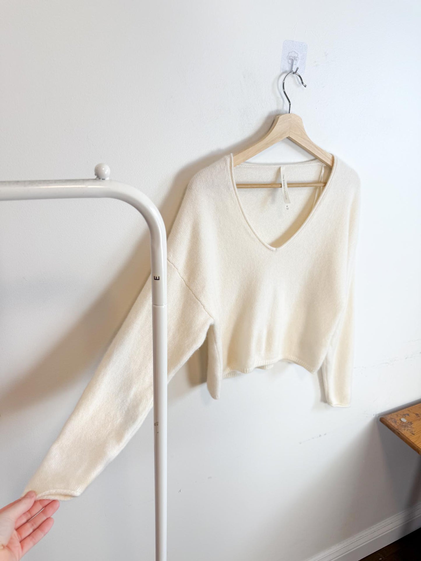 The Group Babaton "Genre Cashmere Cropped Sweater in Cream" (Size XS/S)