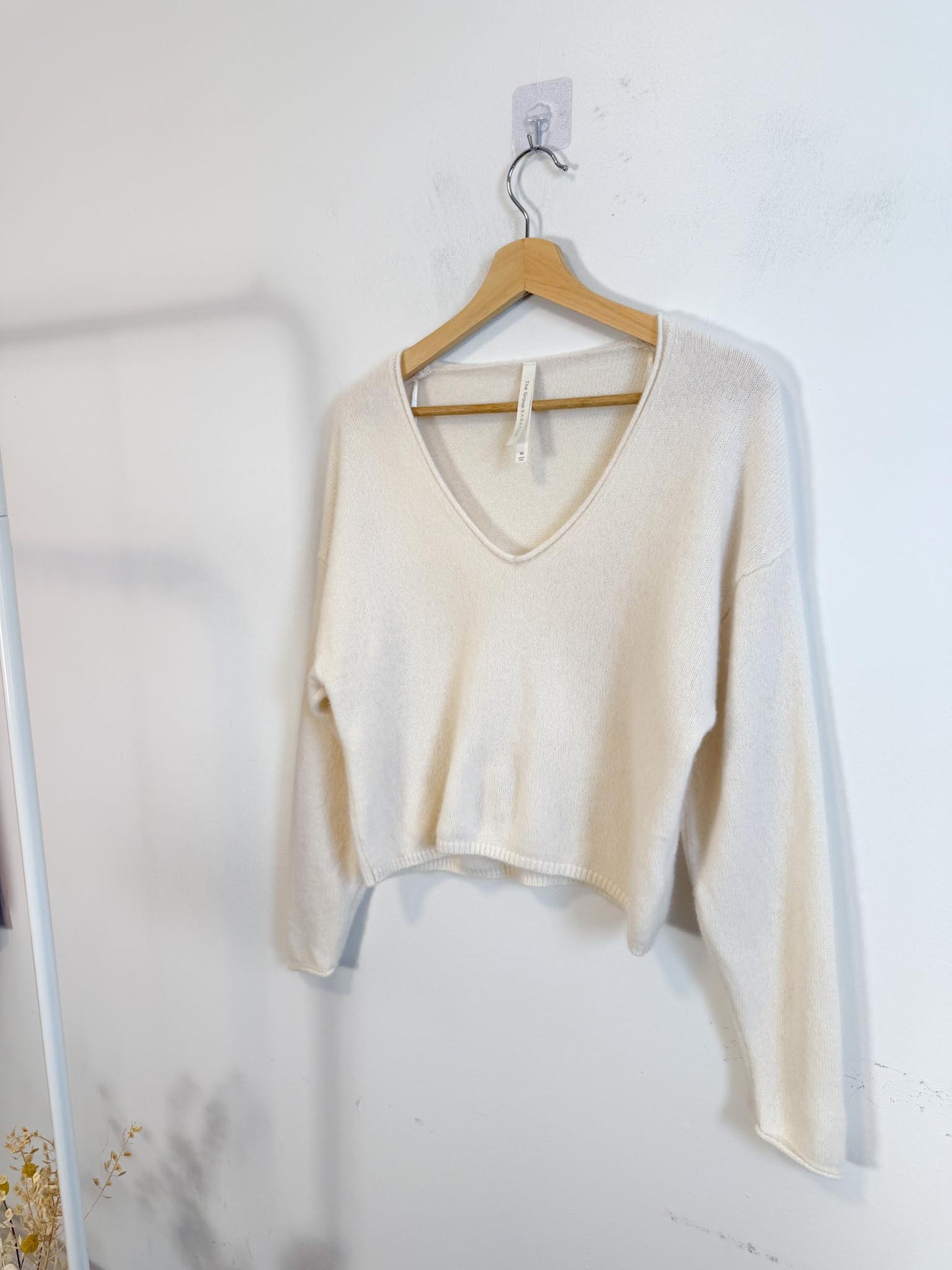 The Group Babaton "Genre Cashmere Cropped Sweater in Cream" (Size XS/S)