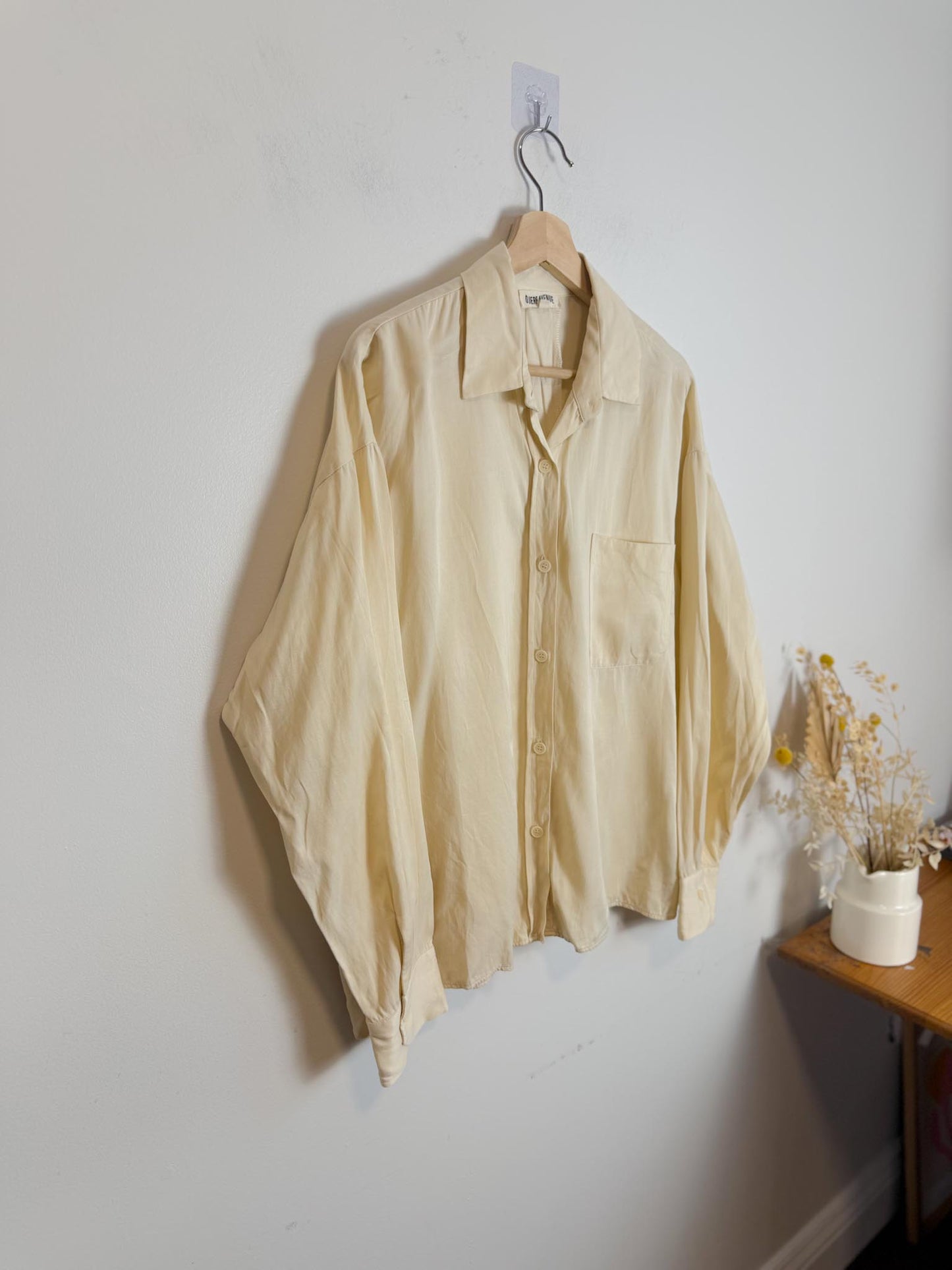 DJERF AVENUE "On the Go Shirt in Cream" (Size S/M)