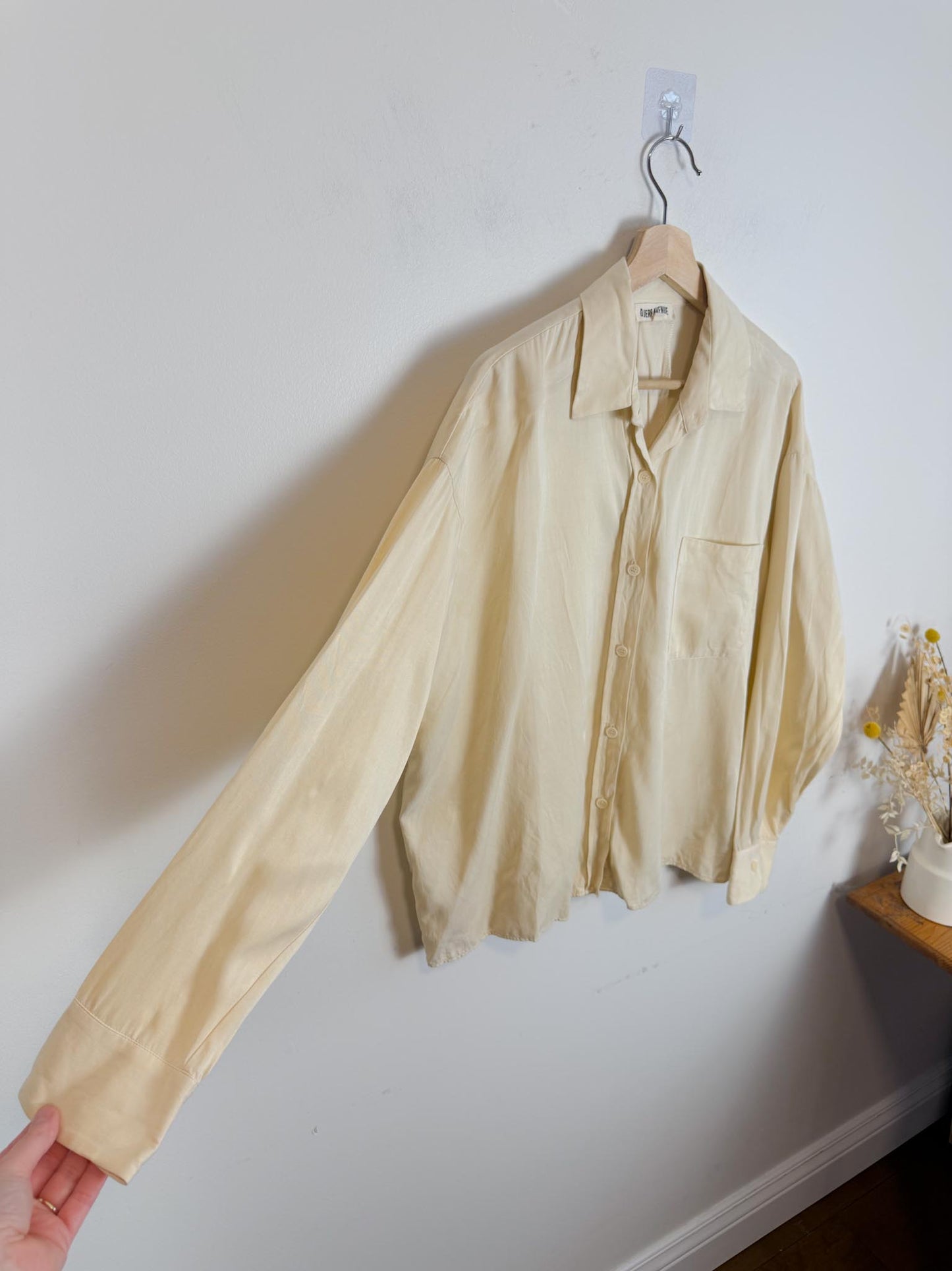 DJERF AVENUE "On the Go Shirt in Cream" (Size S/M)
