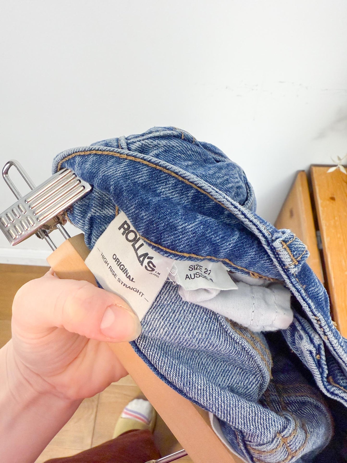 ROLLA'S "Original Straight Jean" in Medium Wash (Size 27)