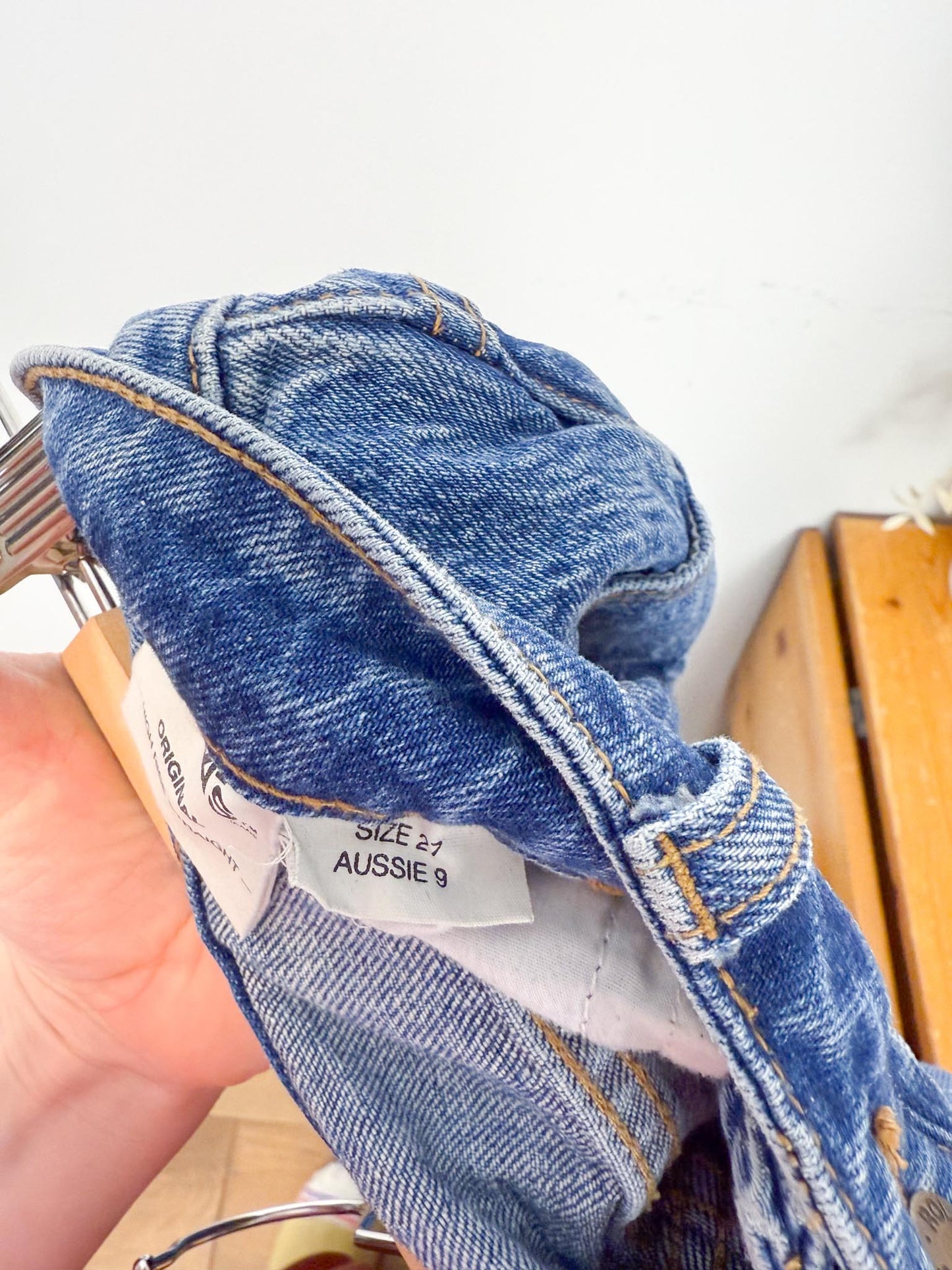 ROLLA'S "Original Straight Jean" in Medium Wash (Size 27)