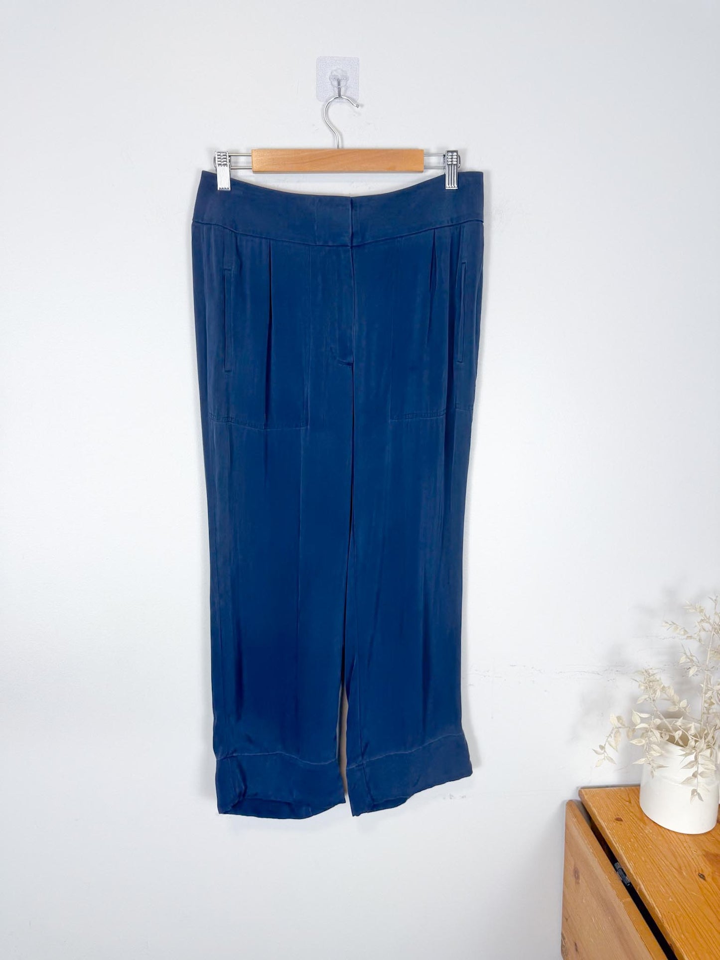 Kit & Ace Silk Cropped Pants in Navy (Size 8)