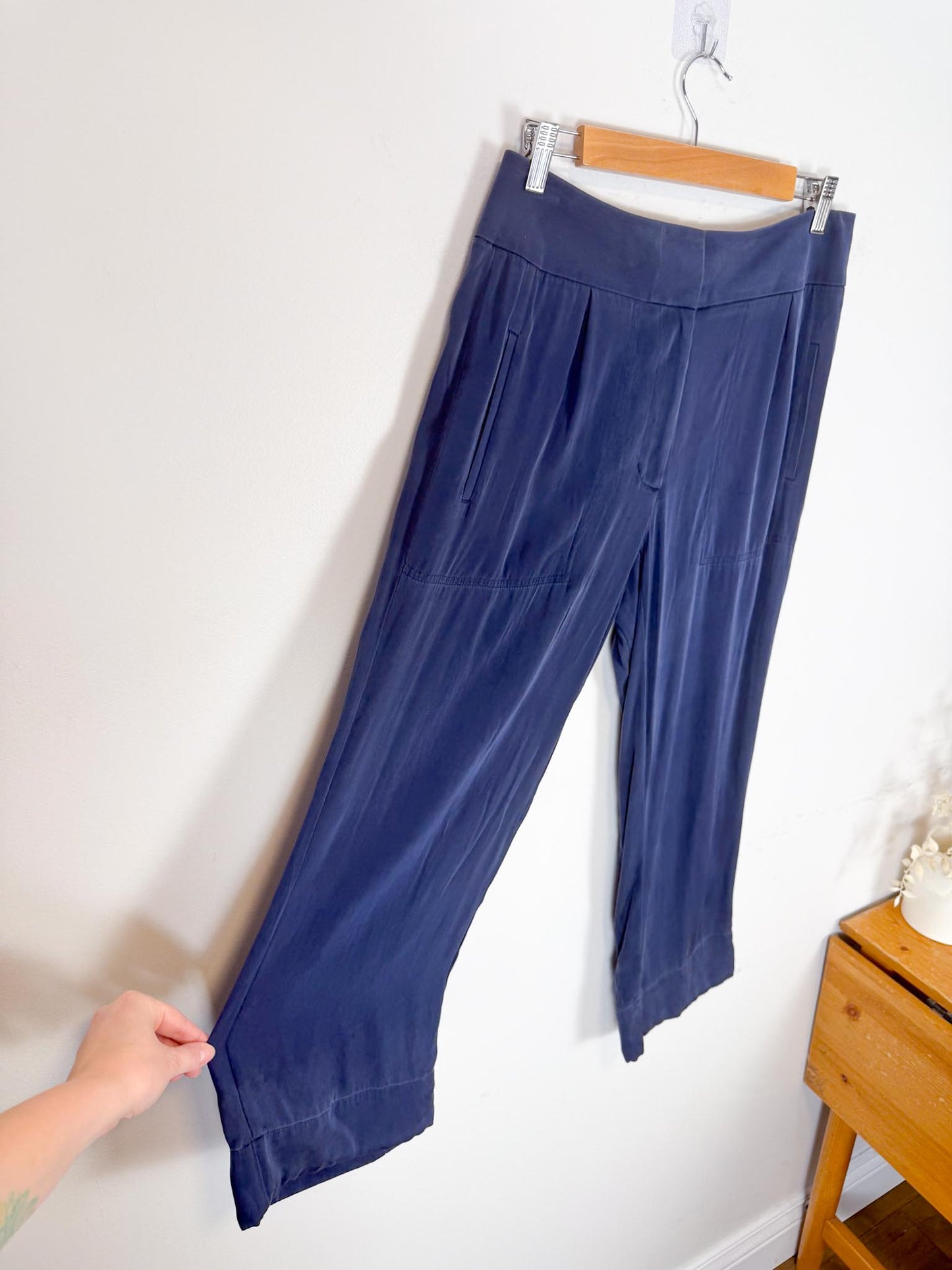 Kit & Ace Silk Cropped Pants in Navy (Size 8)