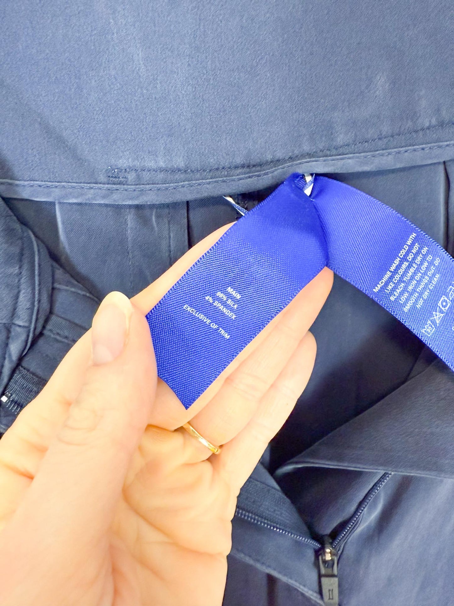 Kit & Ace Silk Cropped Pants in Navy (Size 8)