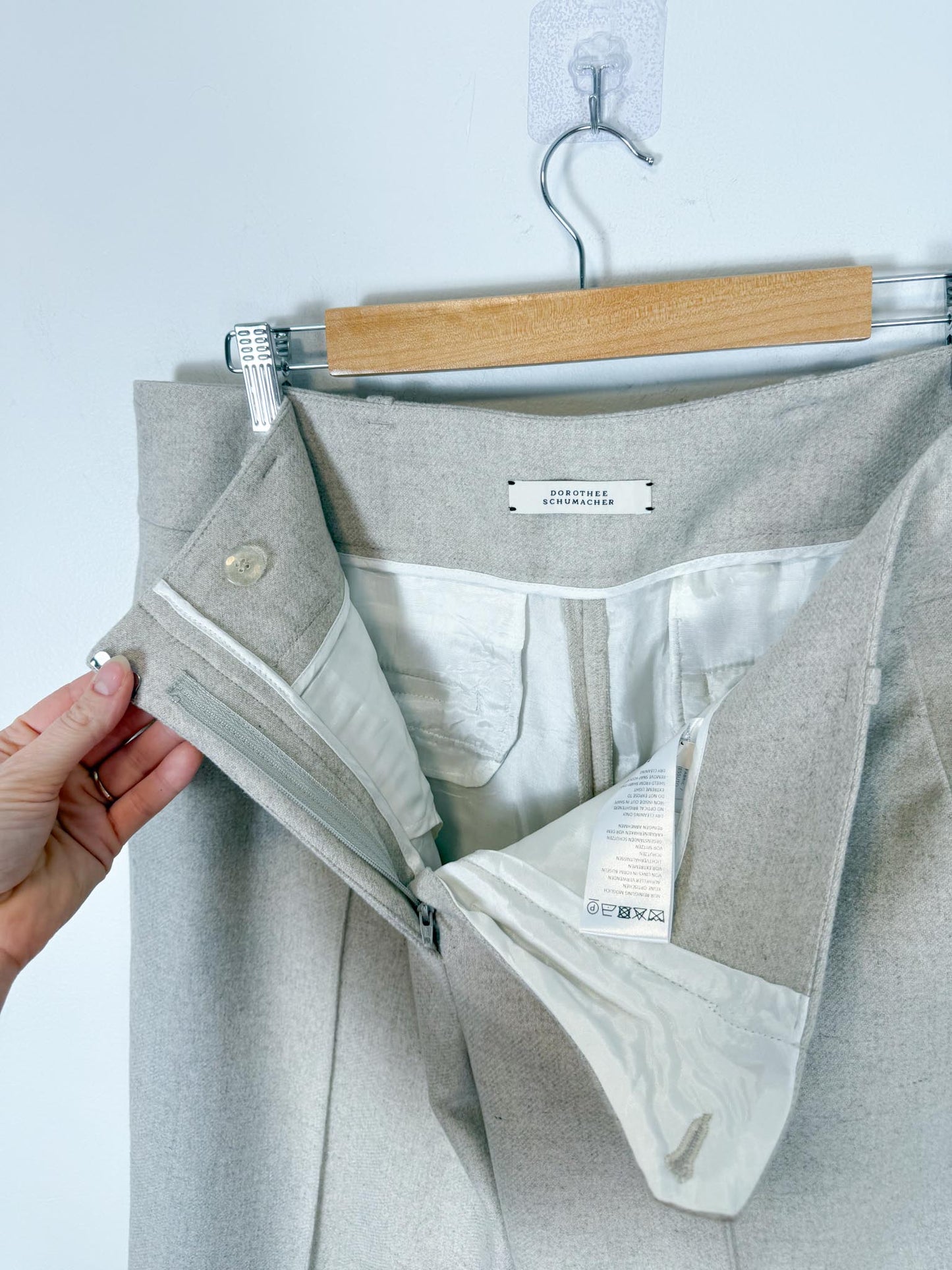 DOROTHEE SCHUMACHER Designer Wool Trousers in Cream (Size L)