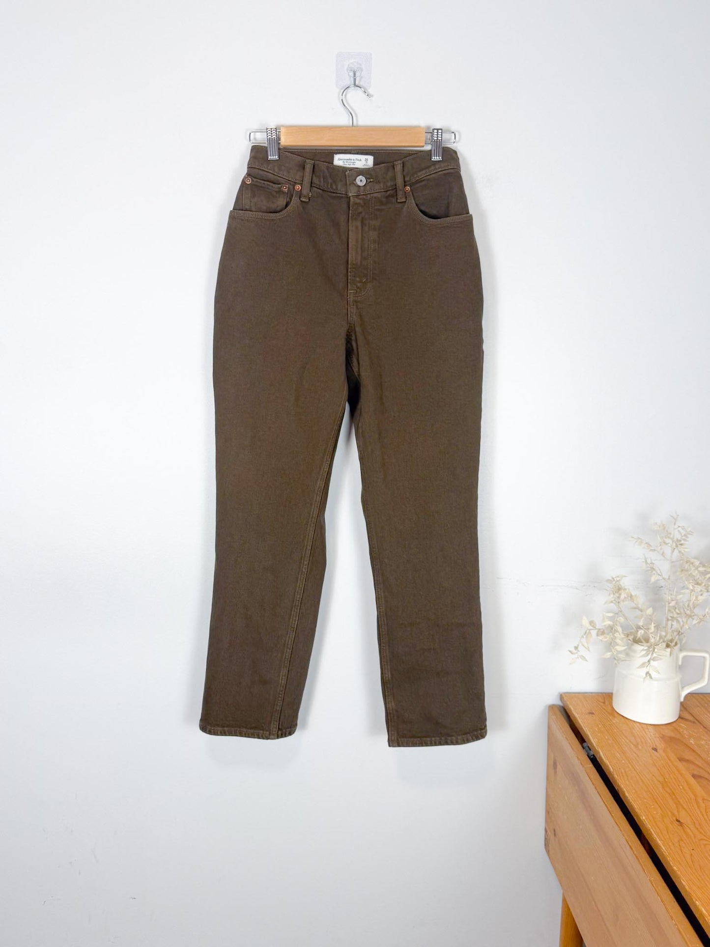 Abercrombie & Fitch "The 90s Straight Ultra High Rise Jeans in Brown" (Size 26)