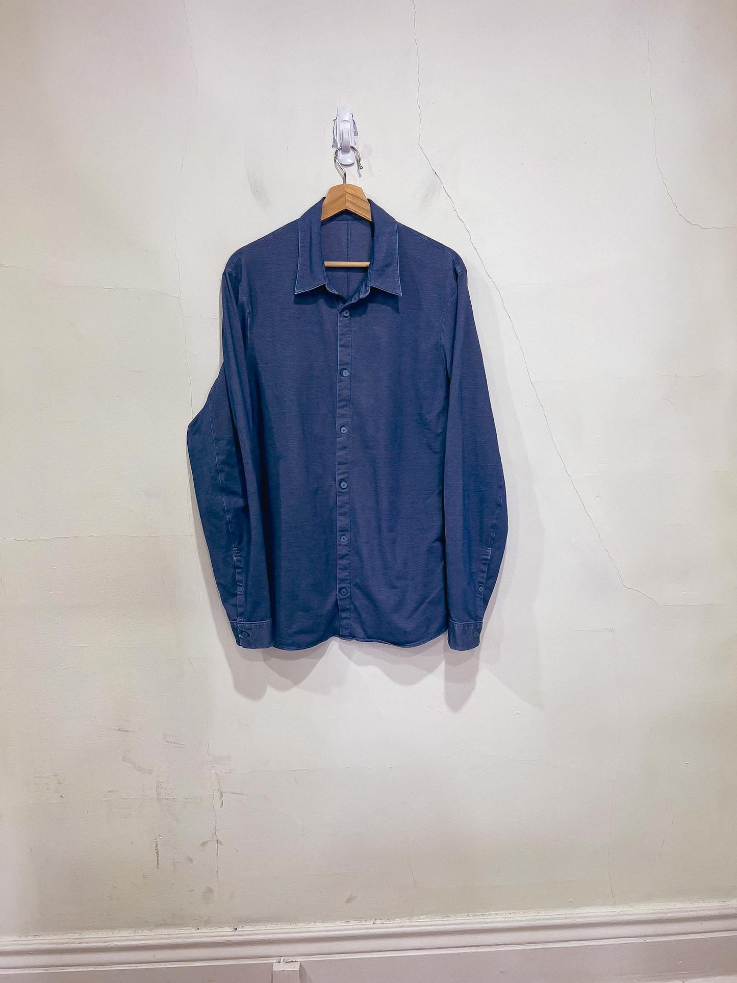 Lululemon "Commission Long-Sleeve Shirt in Mineral Blue" (Size L)