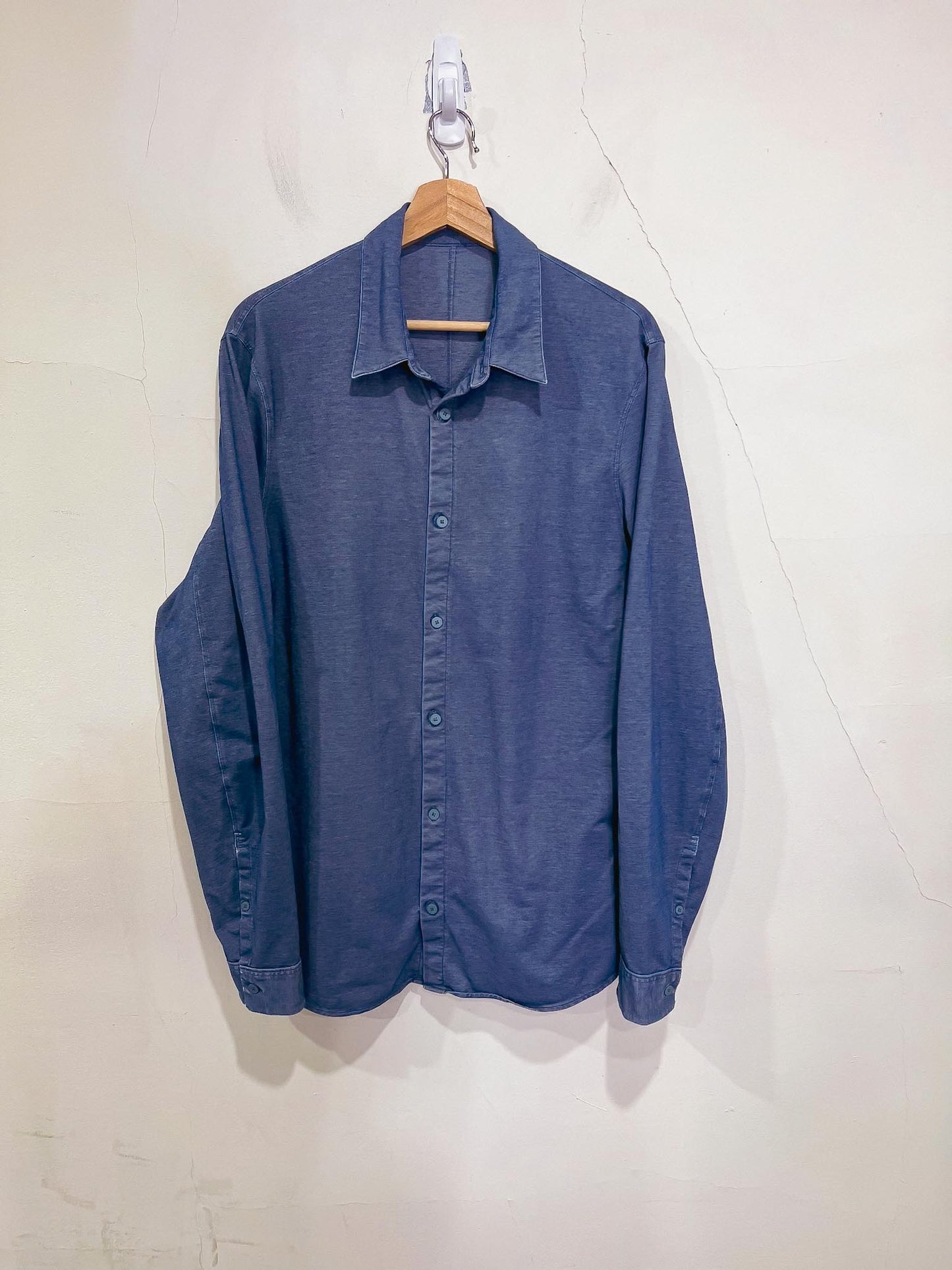 Lululemon "Commission Long-Sleeve Shirt in Mineral Blue" (Size L)