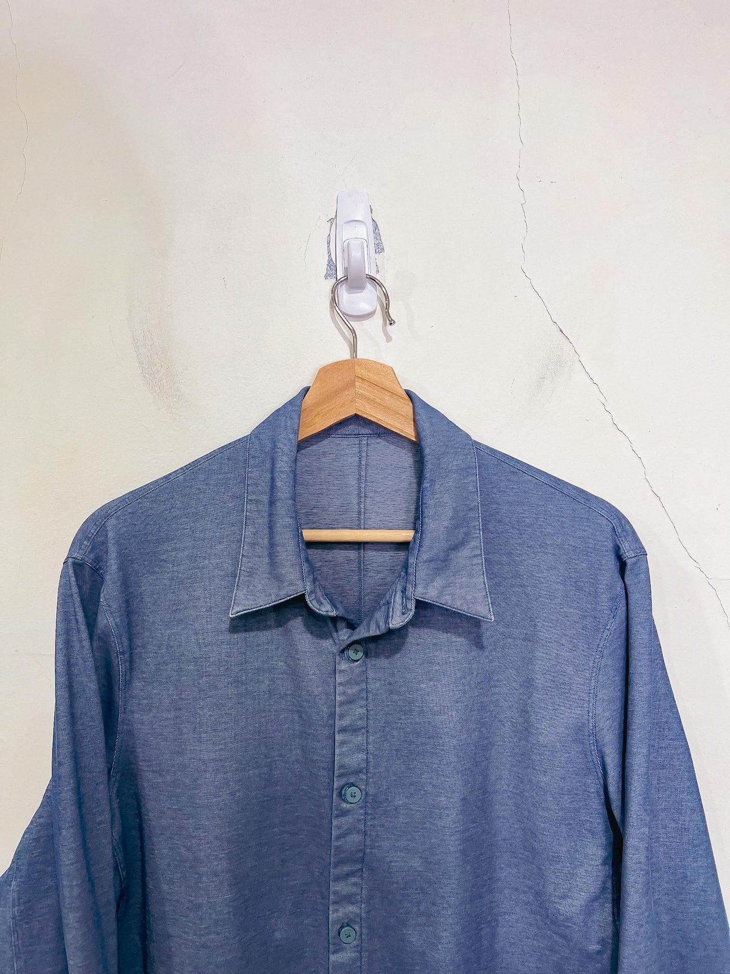 Lululemon "Commission Long-Sleeve Shirt in Mineral Blue" (Size L)