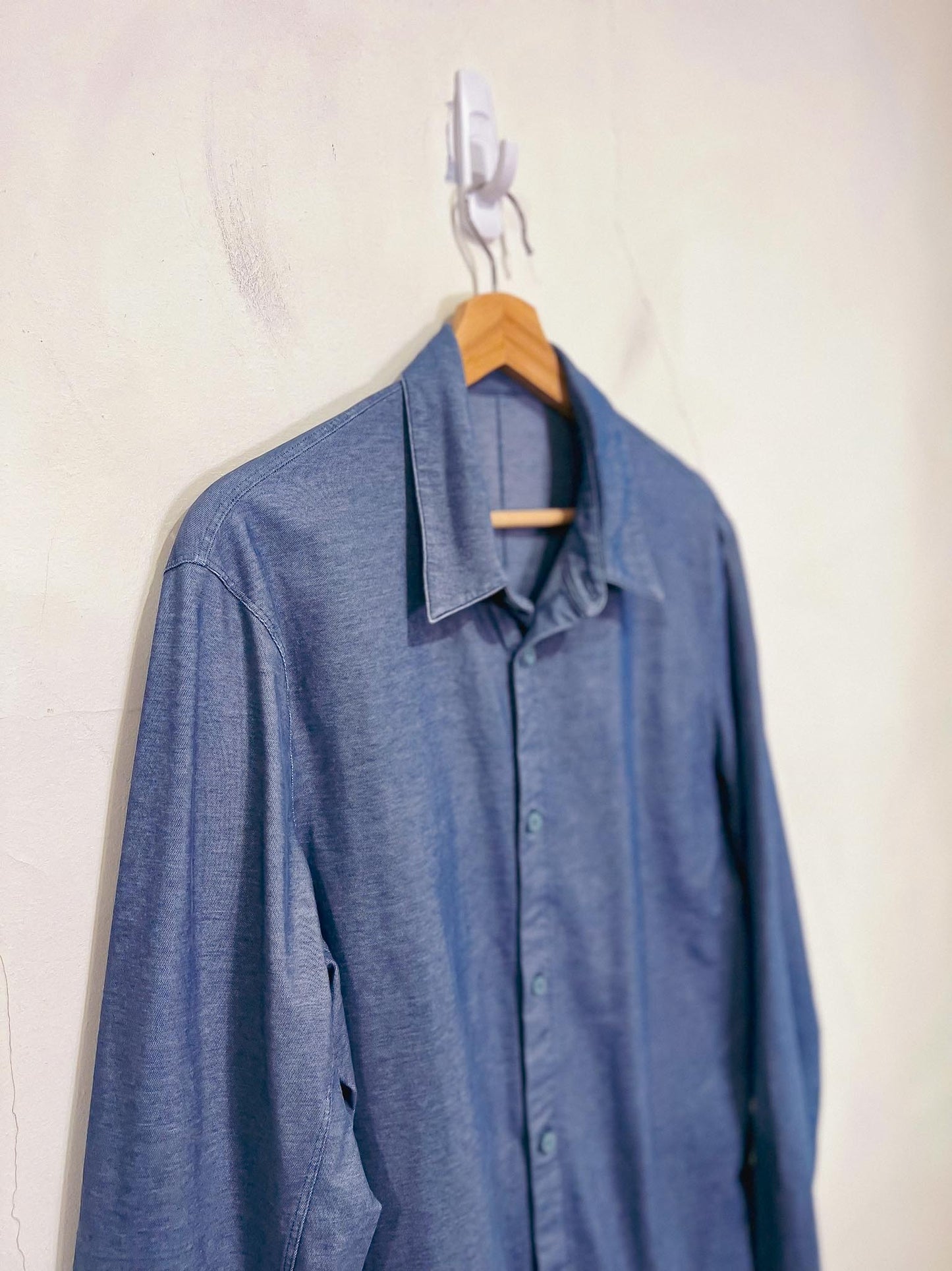 Lululemon "Commission Long-Sleeve Shirt in Mineral Blue" (Size L)