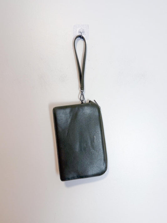 Matt & Nat Wristlet in Green
