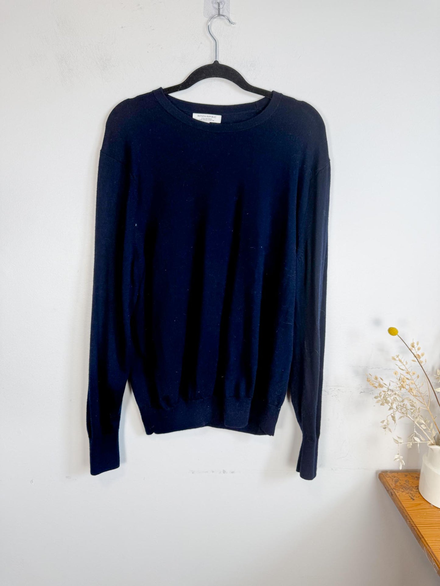 Banana Republic Extra Fine Merino Wool Sweater in Navy (Size L)