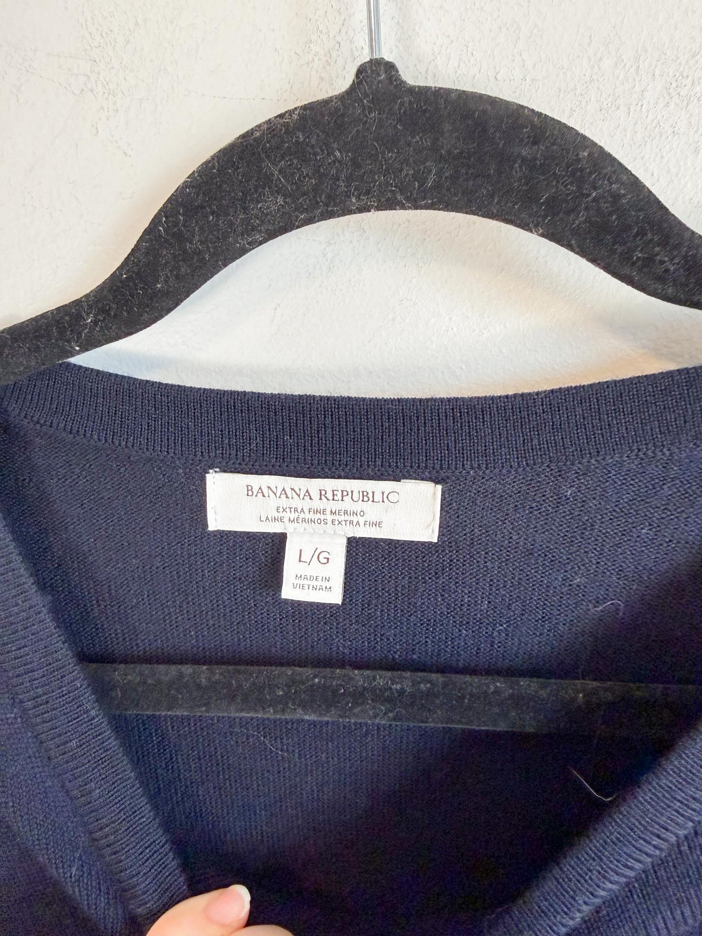 Banana Republic Extra Fine Merino Wool Sweater in Navy (Size L)