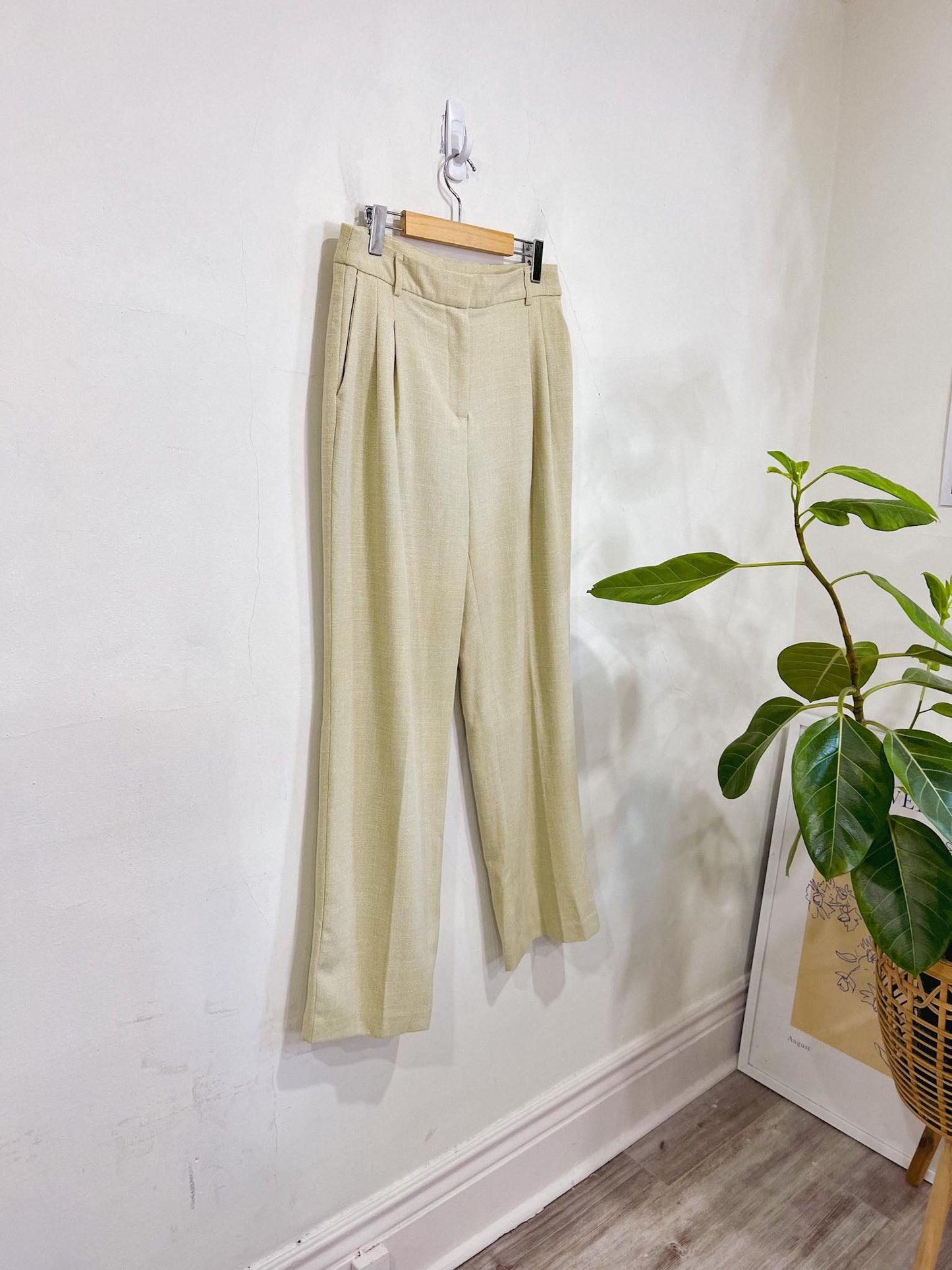 House of Harlow 1960 Trousers in Pale Sage Green (Size M/L)