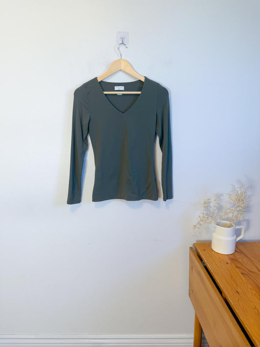 Babaton "Contour V-neck Longsleeve in Dark Green" (Size M))
