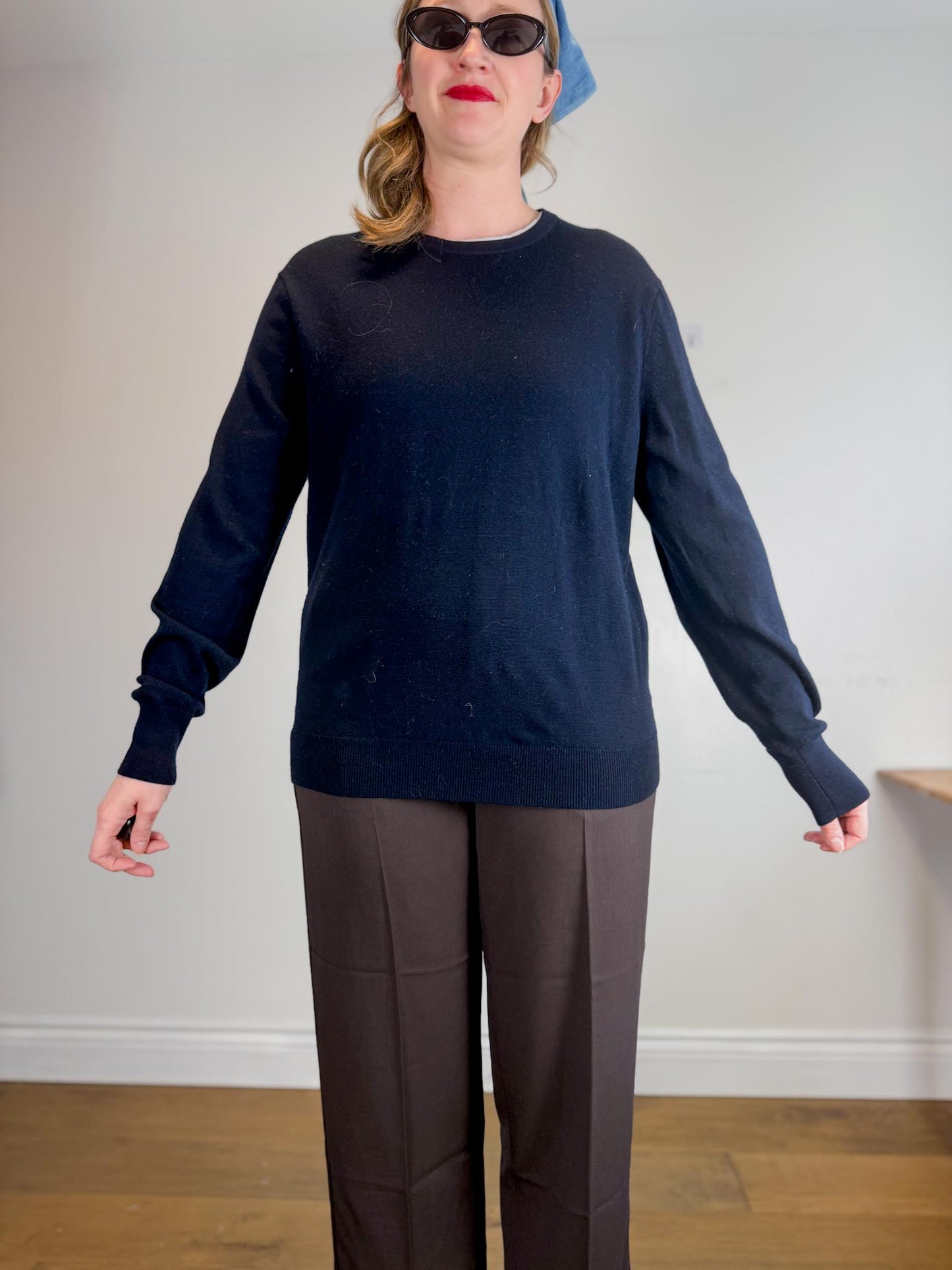 Banana Republic Extra Fine Merino Wool Sweater in Navy (Size L)