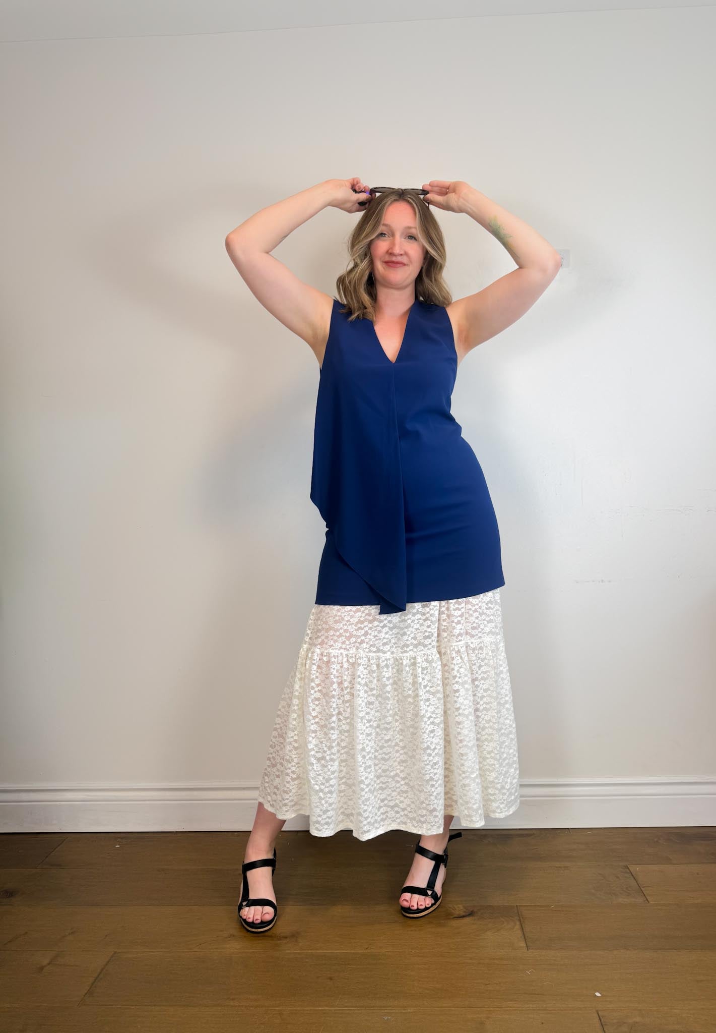 Alice + Olivia Ruffled Shift Dress in Blue (Size L)