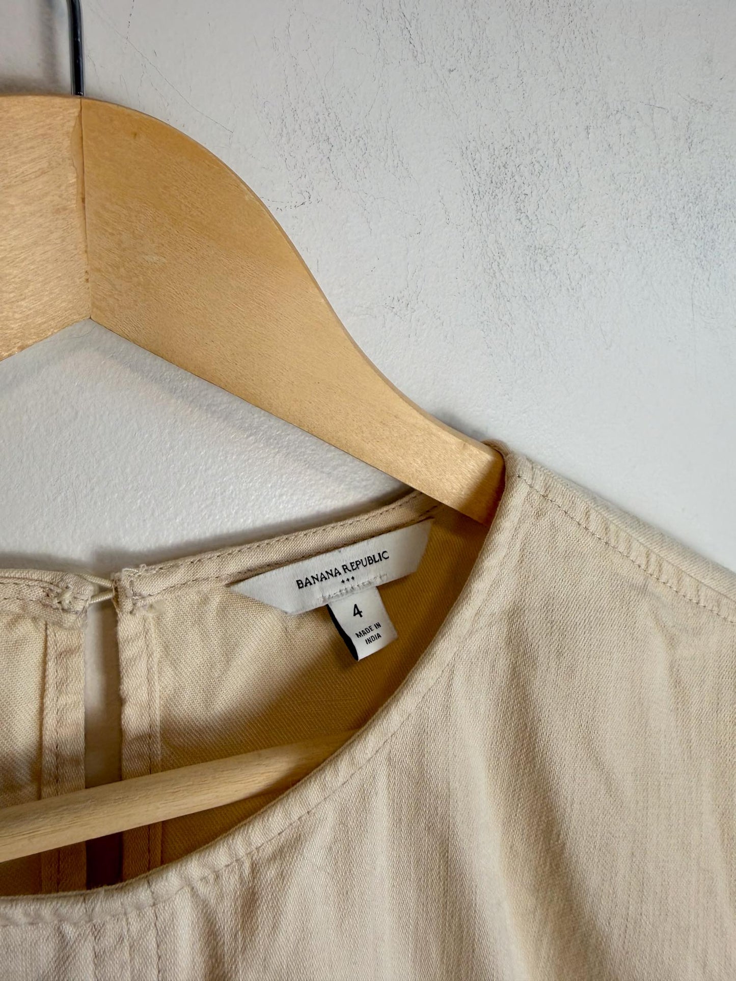 Banana Republic Cropped Structured Blouse with Barrel Sleeves in Khaki (Size S)