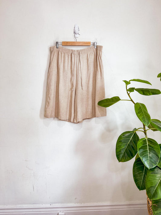 Vintage Linen Blend Shorts in Oatmeal (Size 2X)