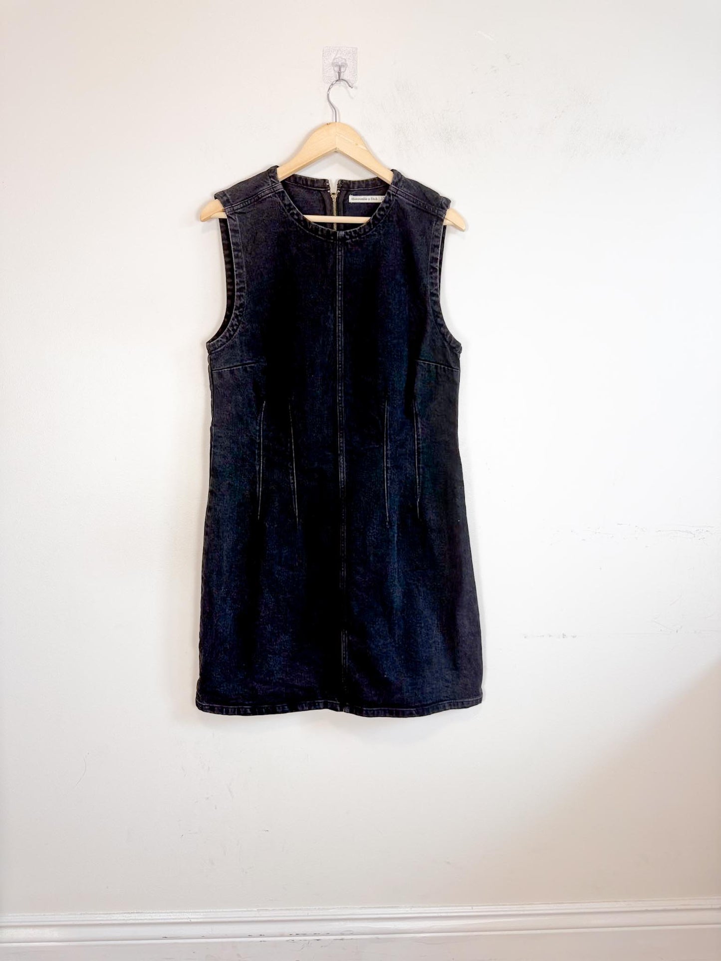 Abercrombie & Fitch Sleeveless Denim Dress in Black (Size L)
