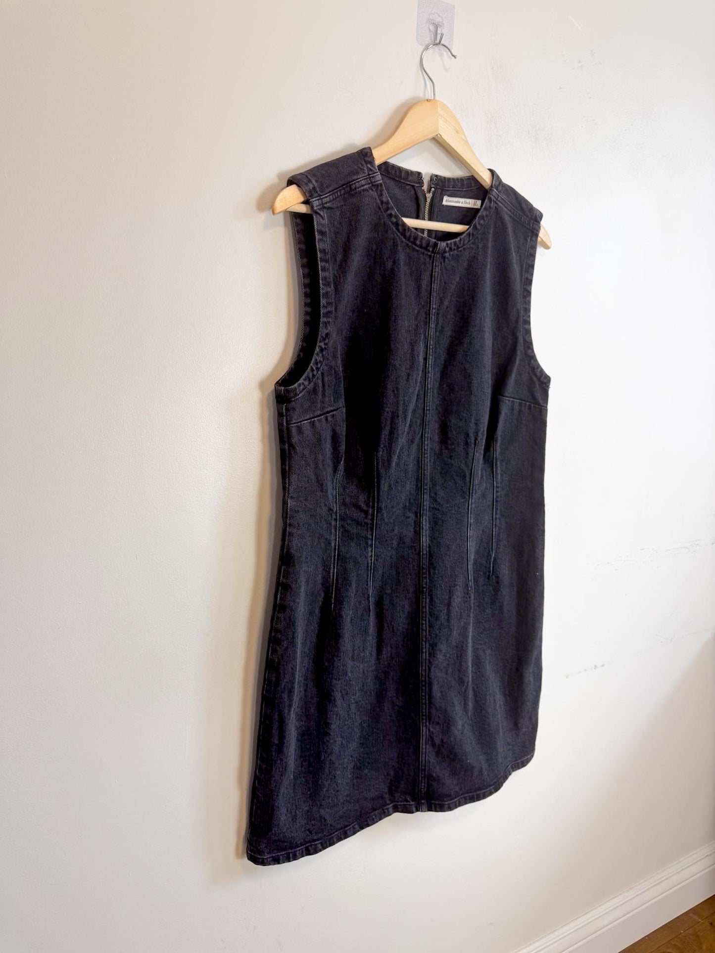 Abercrombie & Fitch Sleeveless Denim Dress in Black (Size L)