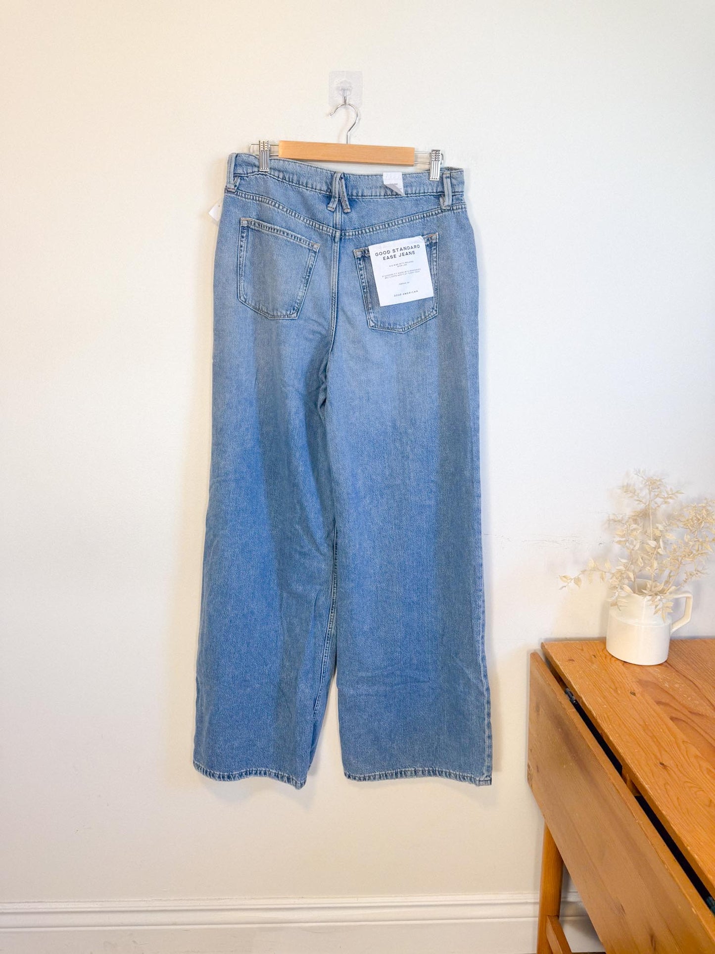 Good American "Good Standard Ease Jeans in Light Wash" NWT (Size 27)