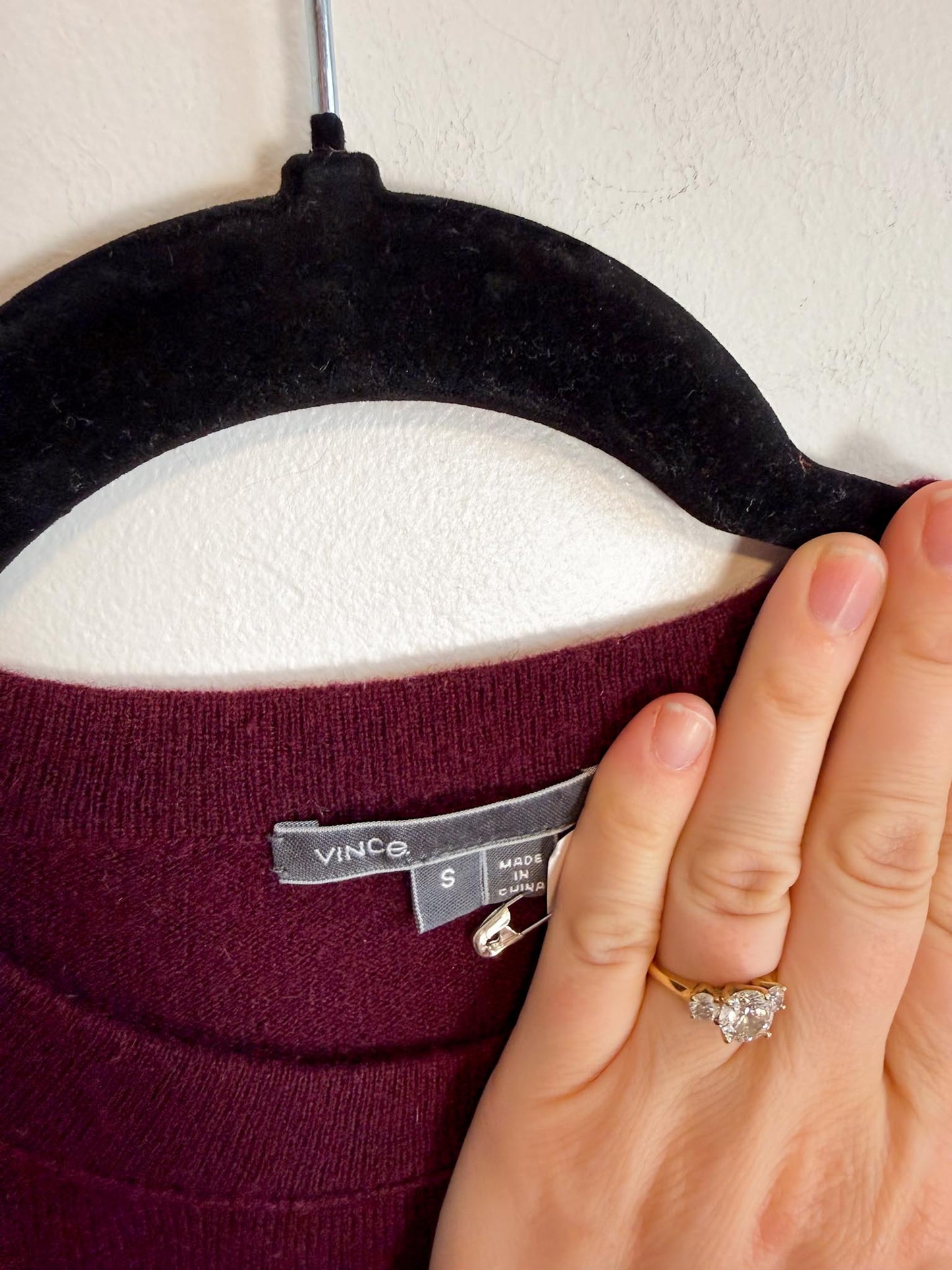 Vince Cashmere Sweater in Maroon (Size S)