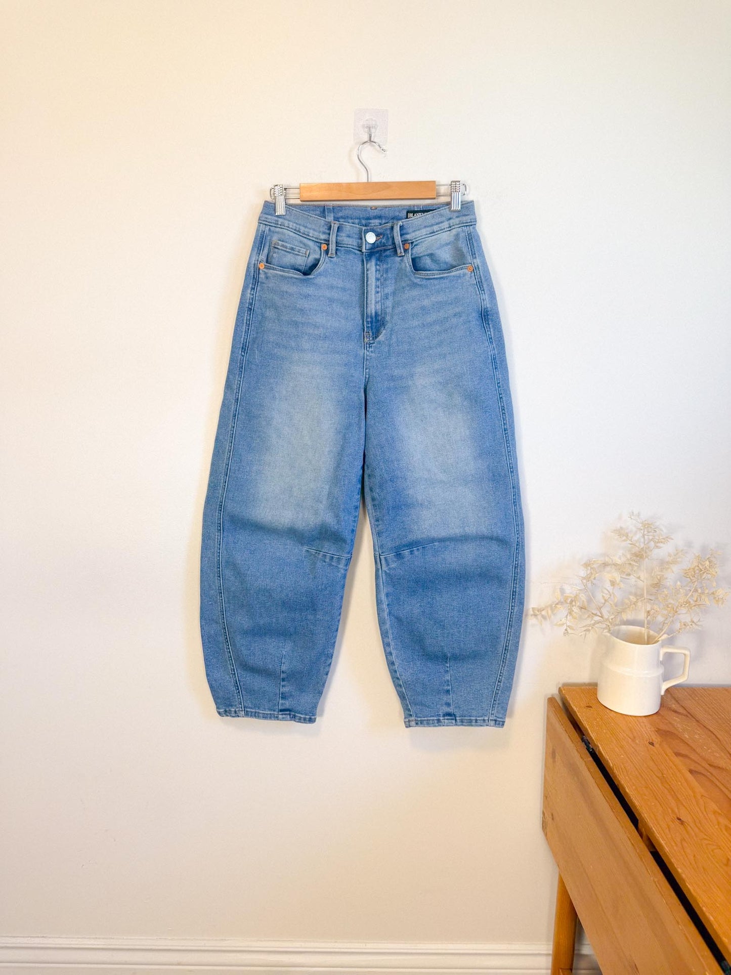 BLANK NYC Barrel Jeans in Light Wash (Size 28)