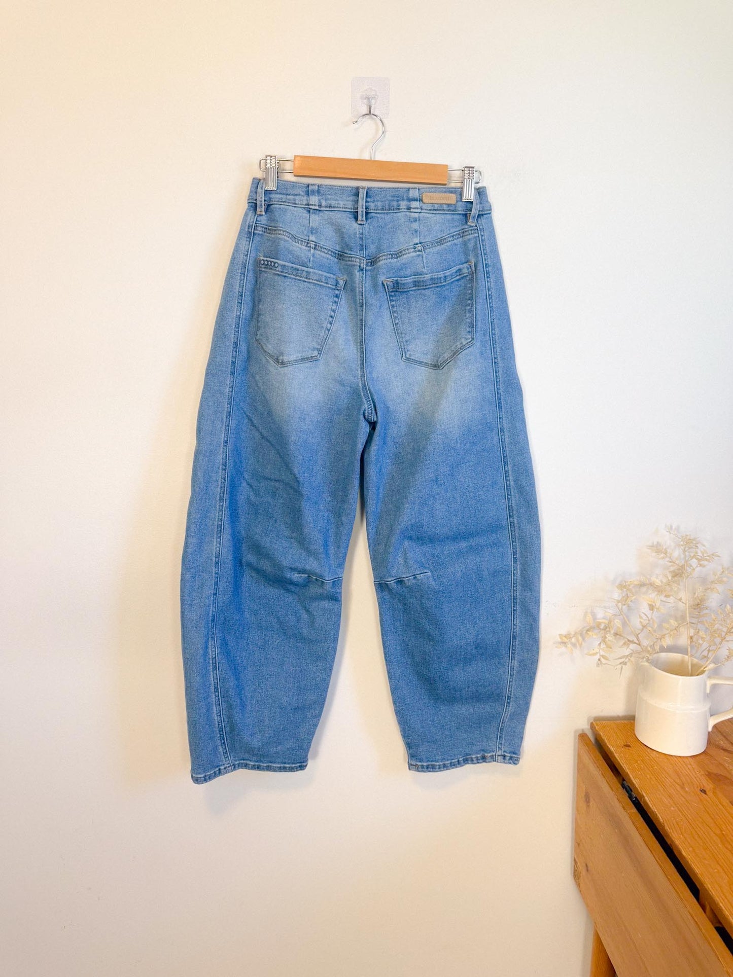 BLANK NYC Barrel Jeans in Light Wash (Size 28)