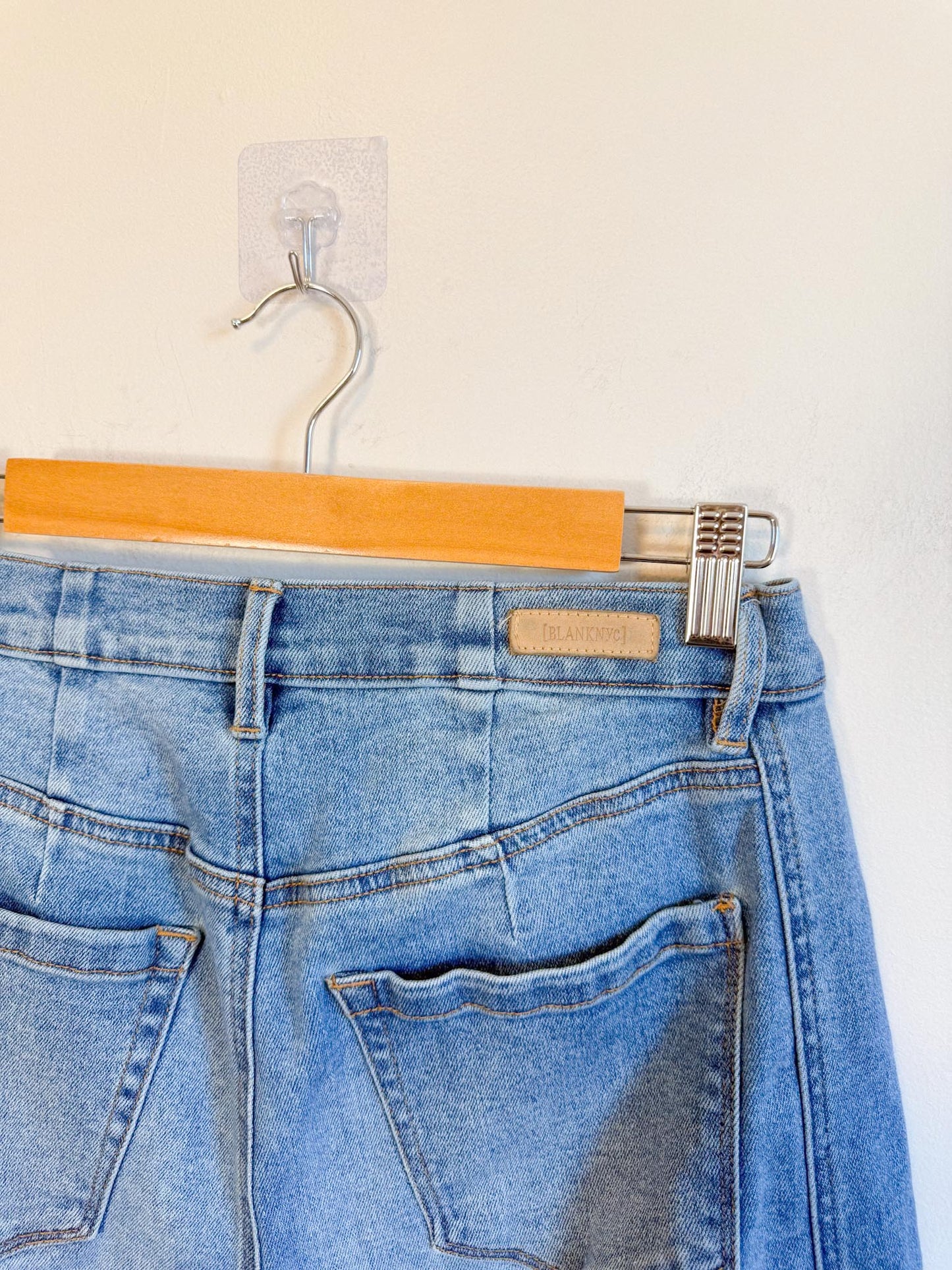 BLANK NYC Barrel Jeans in Light Wash (Size 28)