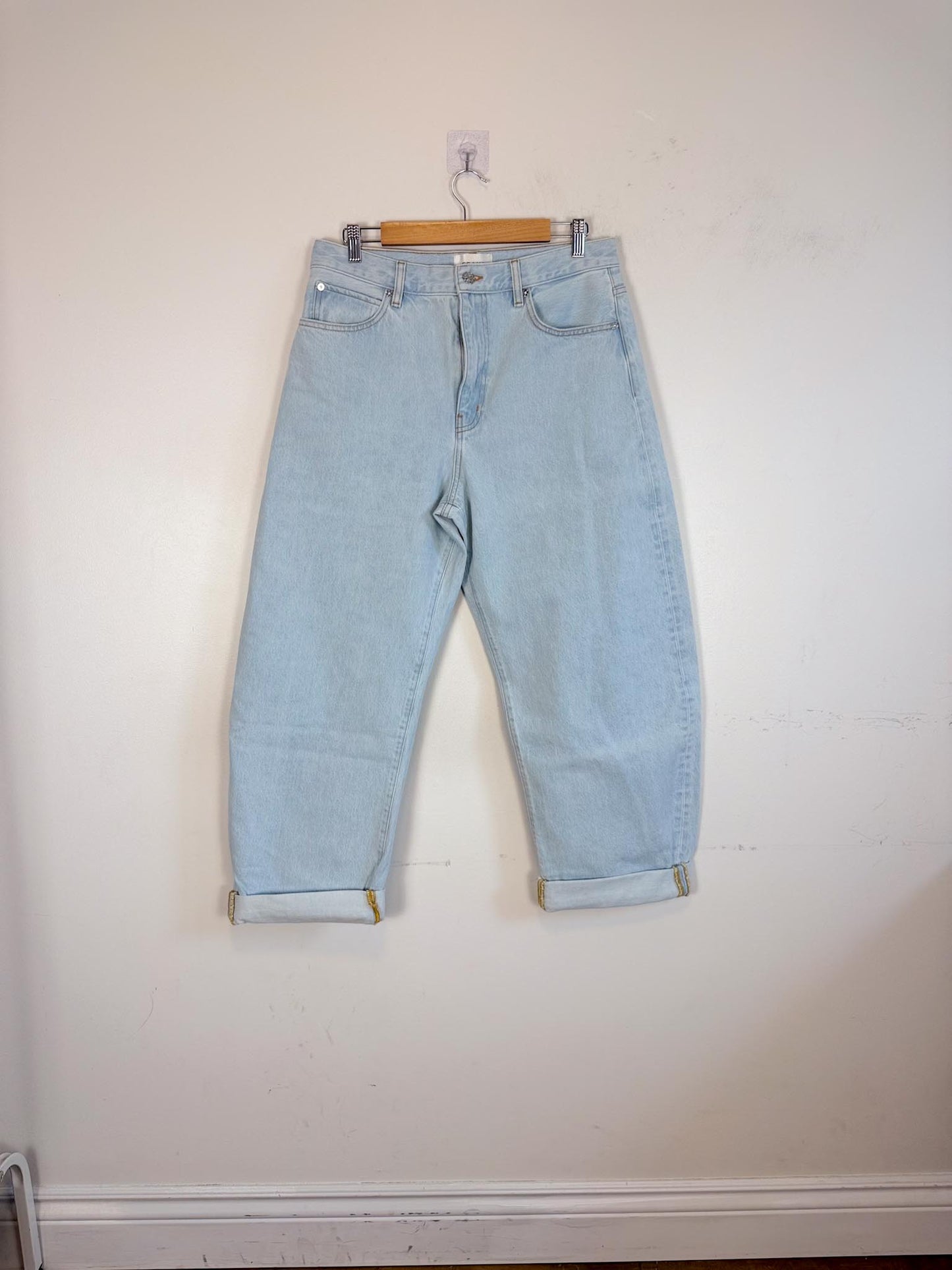 FRAME "The Bubble High Rise Curved Legs in Light Wash" NWT (Size