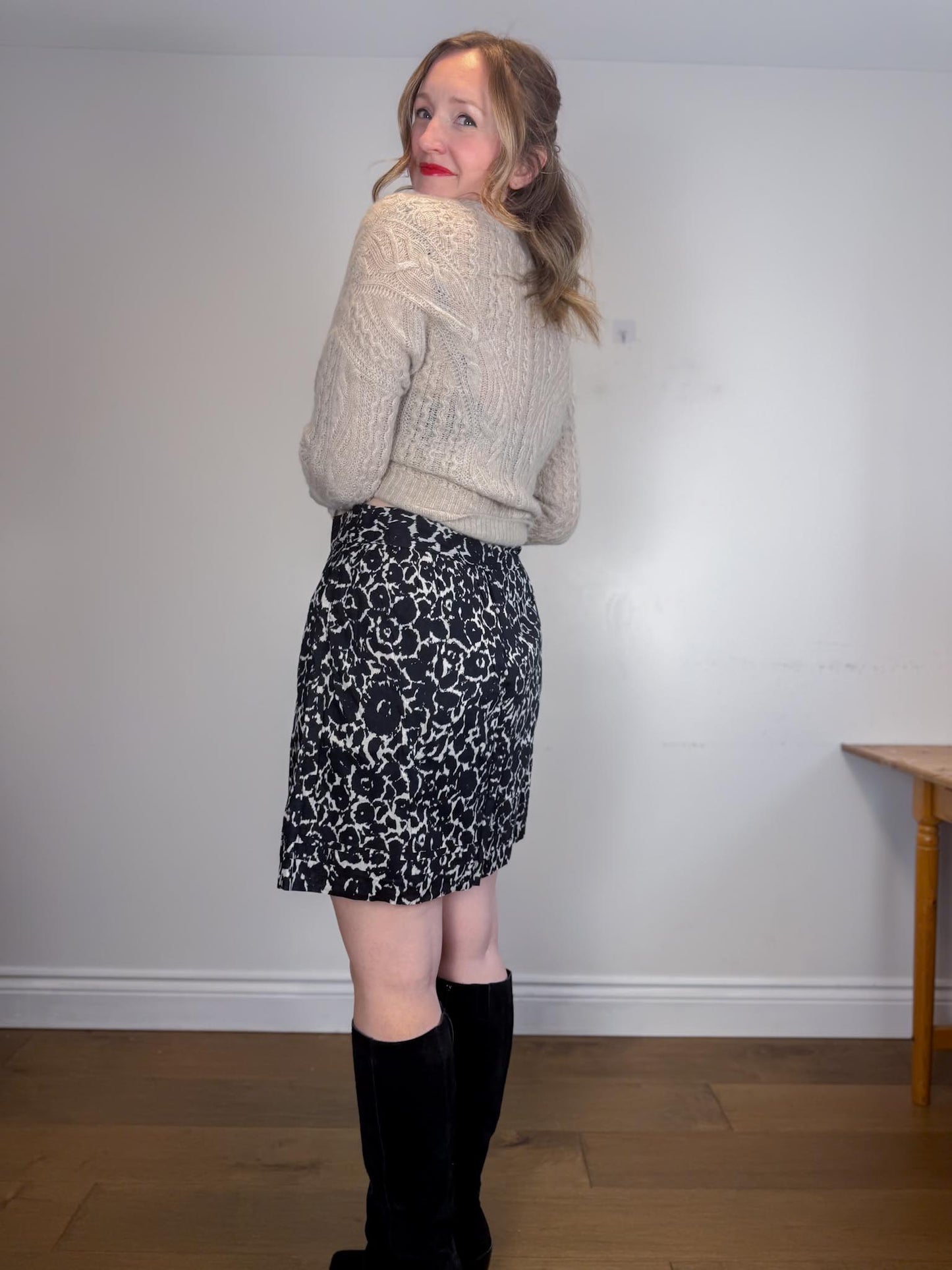 LOFT Mini Skirt in Black/White Print (Size L)