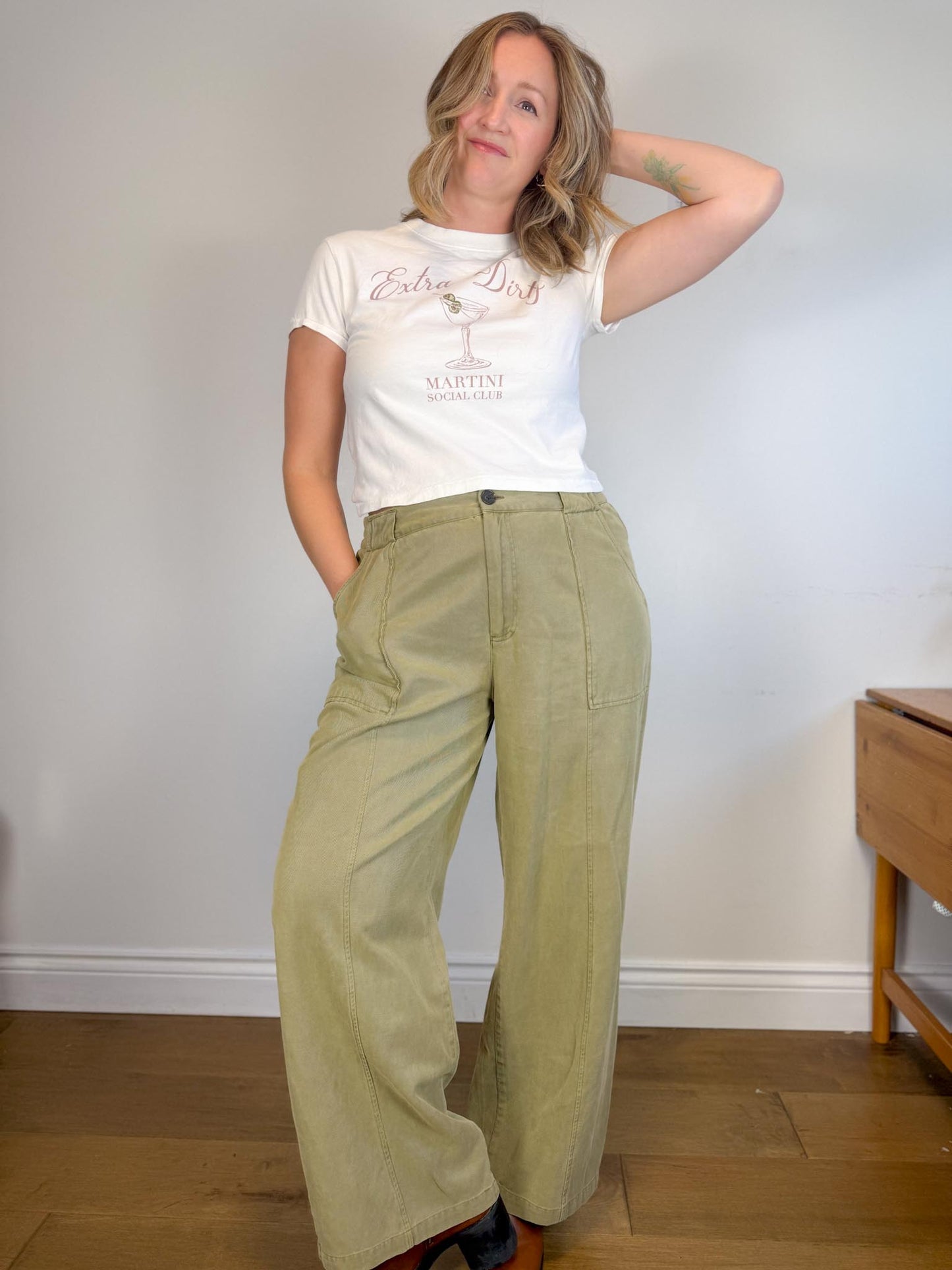 WILDFOX "Extra Dirty Martini Jamie T-Shirt" (Size S/M)