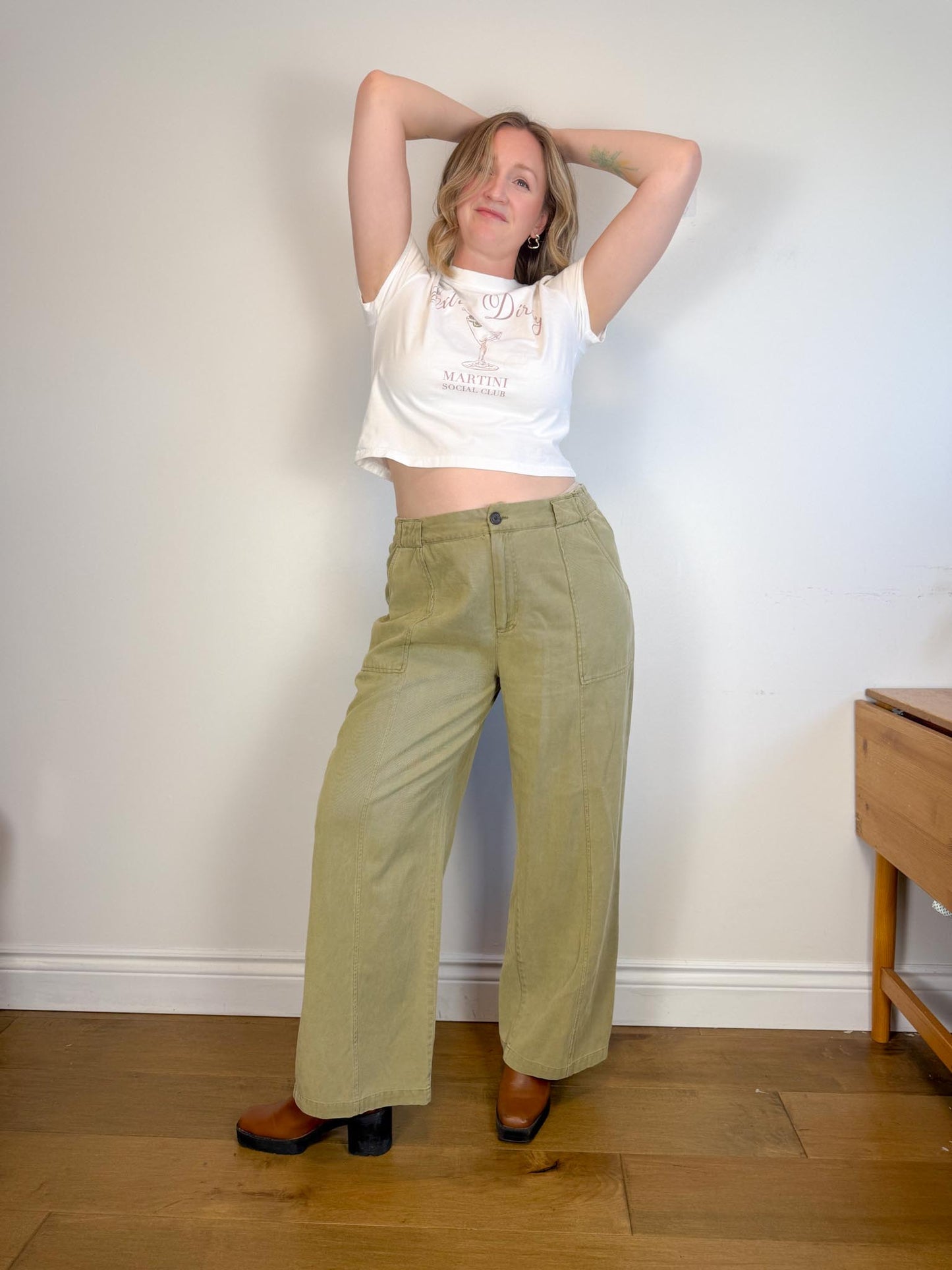 WILDFOX "Extra Dirty Martini Jamie T-Shirt" (Size S/M)