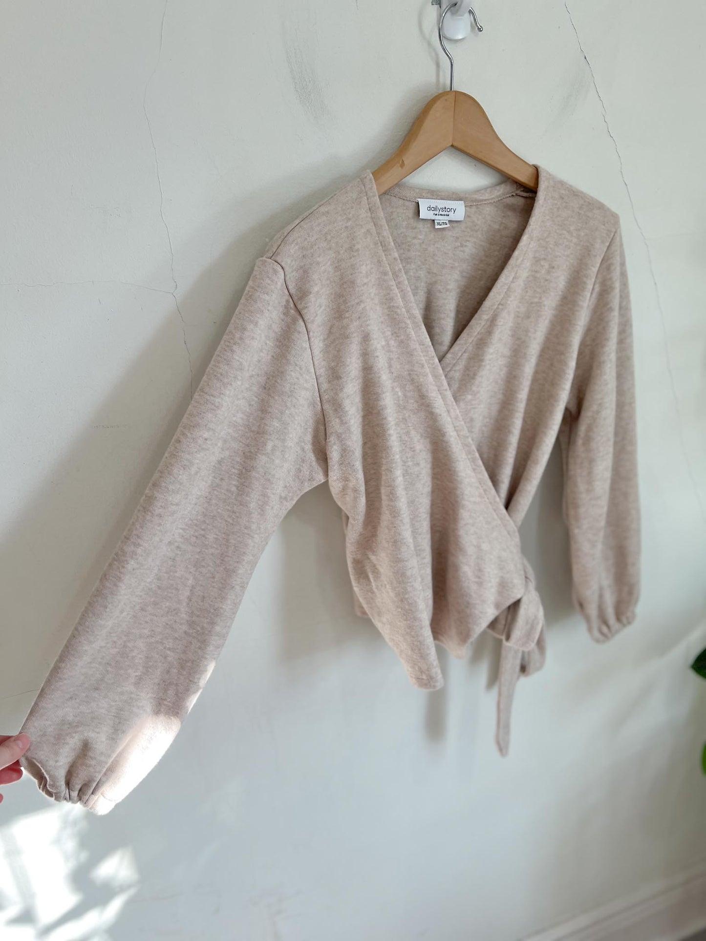 Daily Story Montreal Brand Wrap Sweater in Heathered Oatmeal (Size XL)