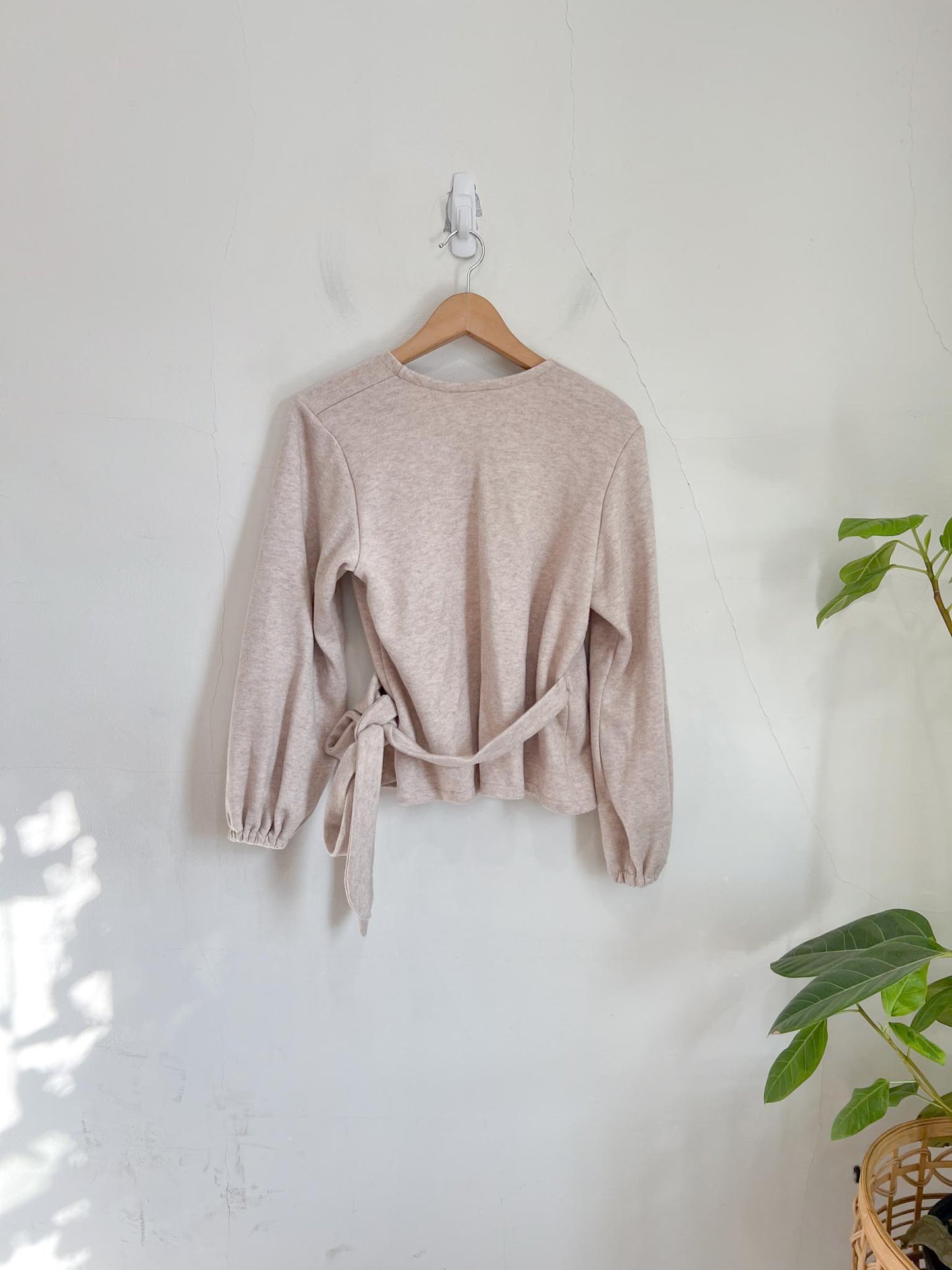 Daily Story Montreal Brand Wrap Sweater in Heathered Oatmeal (Size XL)