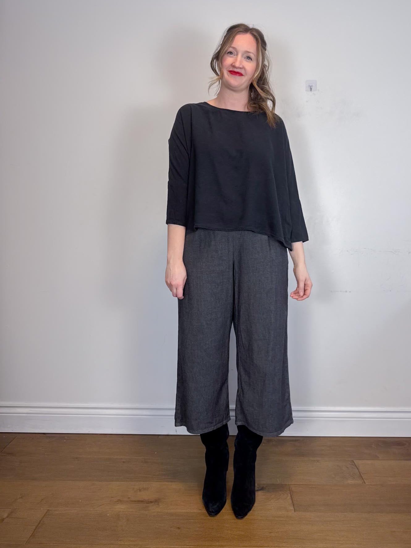 Eileen Fisher Cropped Wide Leg Pants in Grey (Size M)