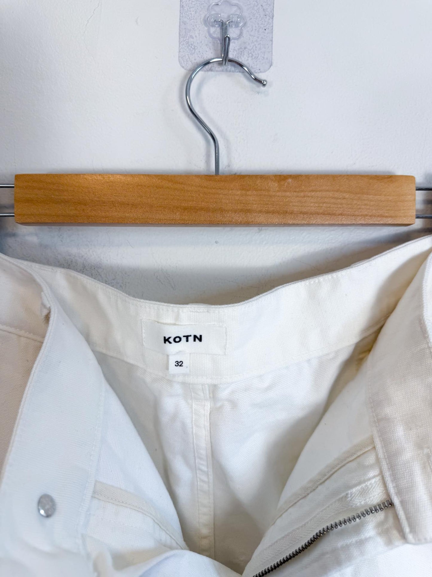 KOTN Slow Fashion White Cargo Pants (Size 32)