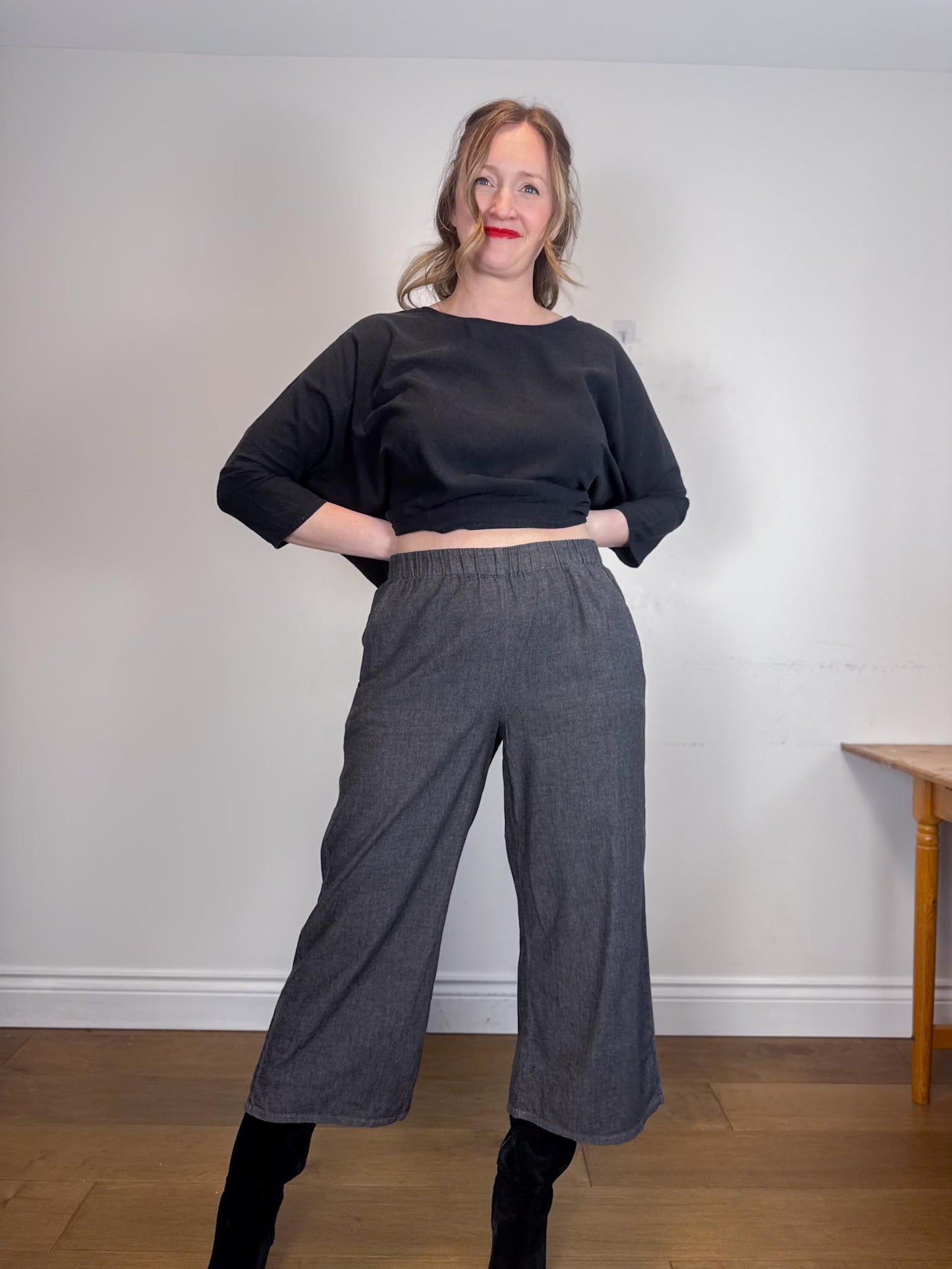 Eileen Fisher Cropped Wide Leg Pants in Grey (Size M)