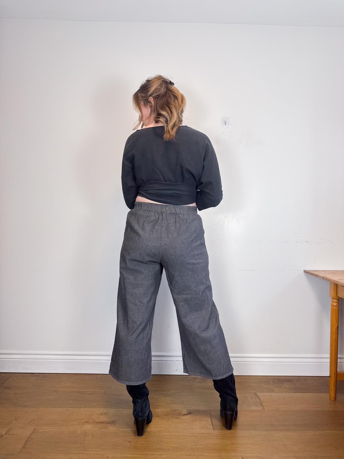 Eileen Fisher Cropped Wide Leg Pants in Grey (Size M)