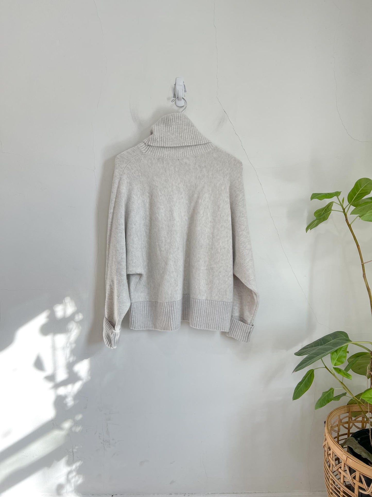 Banana Republic Wool Alpaca Turtleneck Sweater in Light Grey (Size M/L)