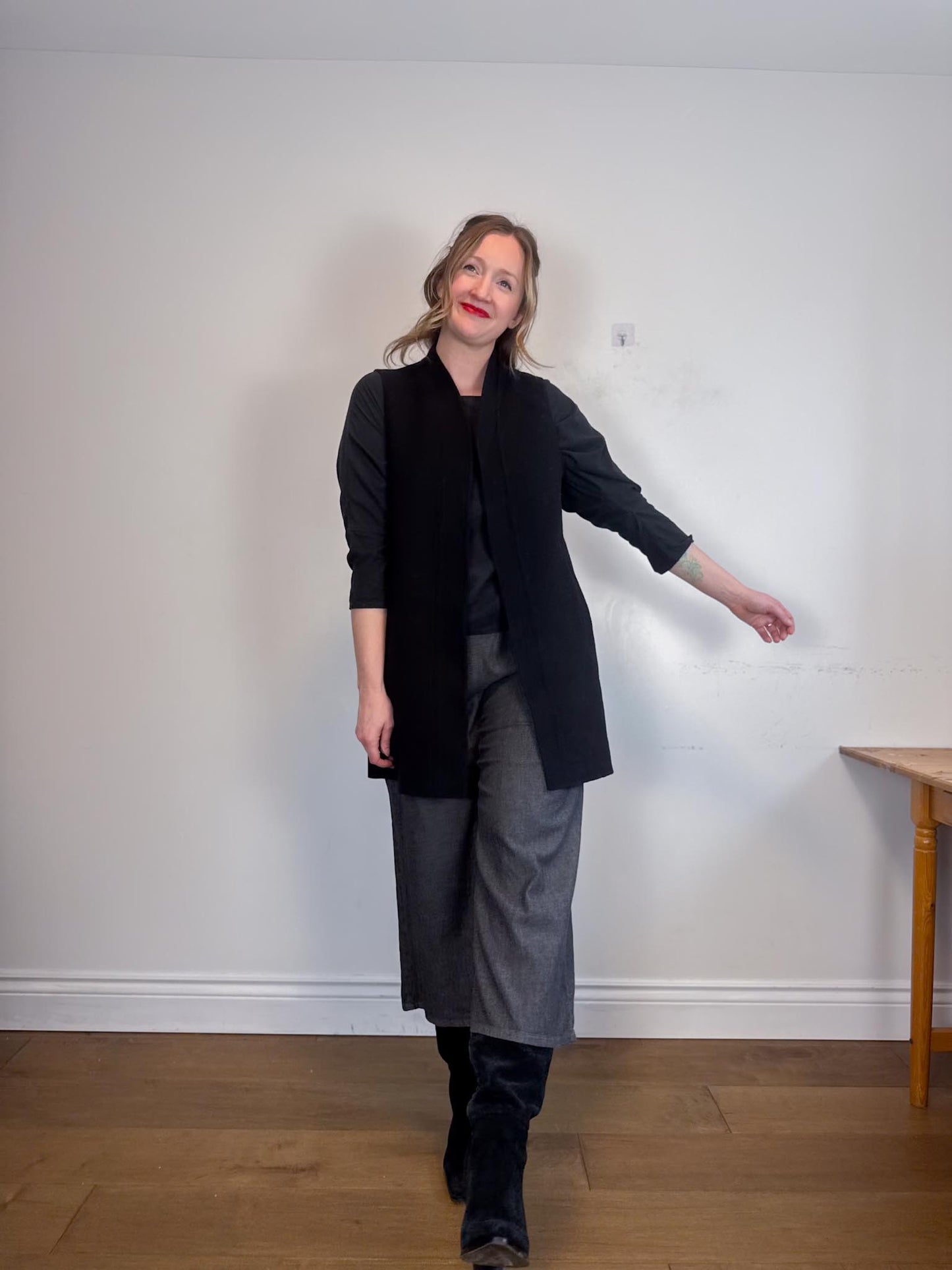 Eileen Fisher Cropped Wide Leg Pants in Grey (Size M)