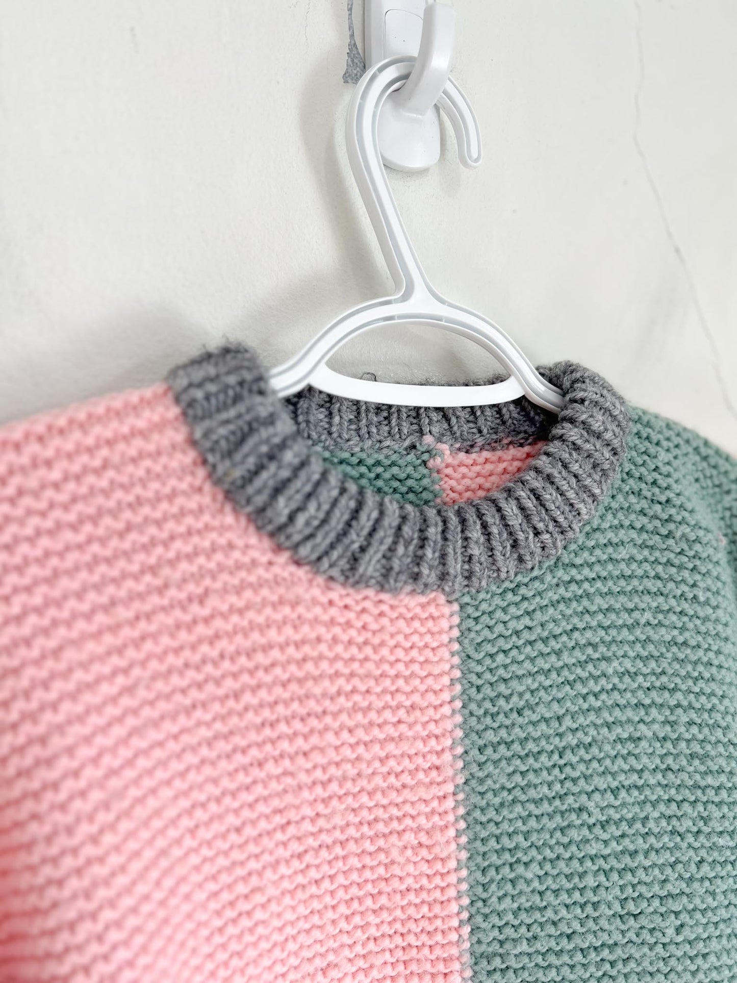 Vintage Handknit Colour-block Sweater (Size S)