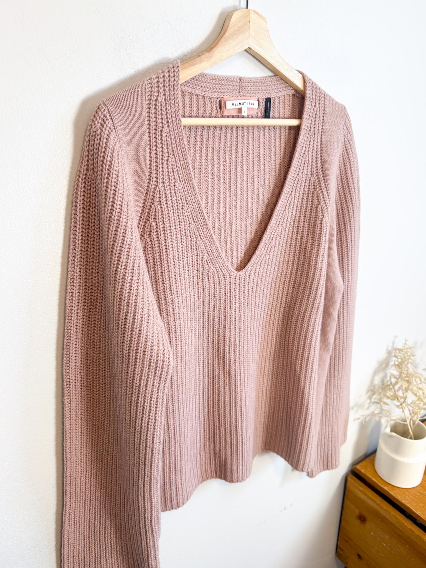 HELMUT LANG Designer Wool & Cashmere V-Neck Knit Sweater in Dusty Rose (Size L)