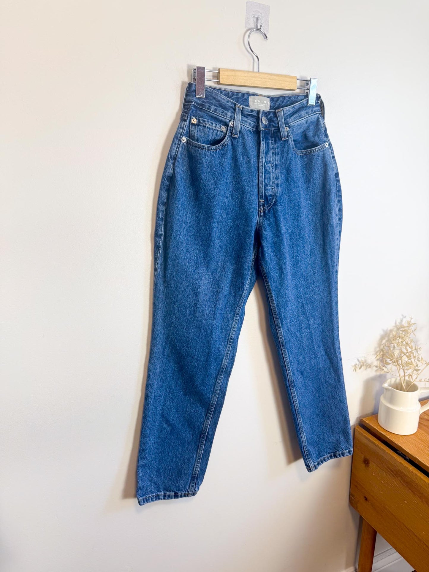 Everlane "The Curvy 90s Cheeky Straight Jean" in Medium Wash (Size 27)