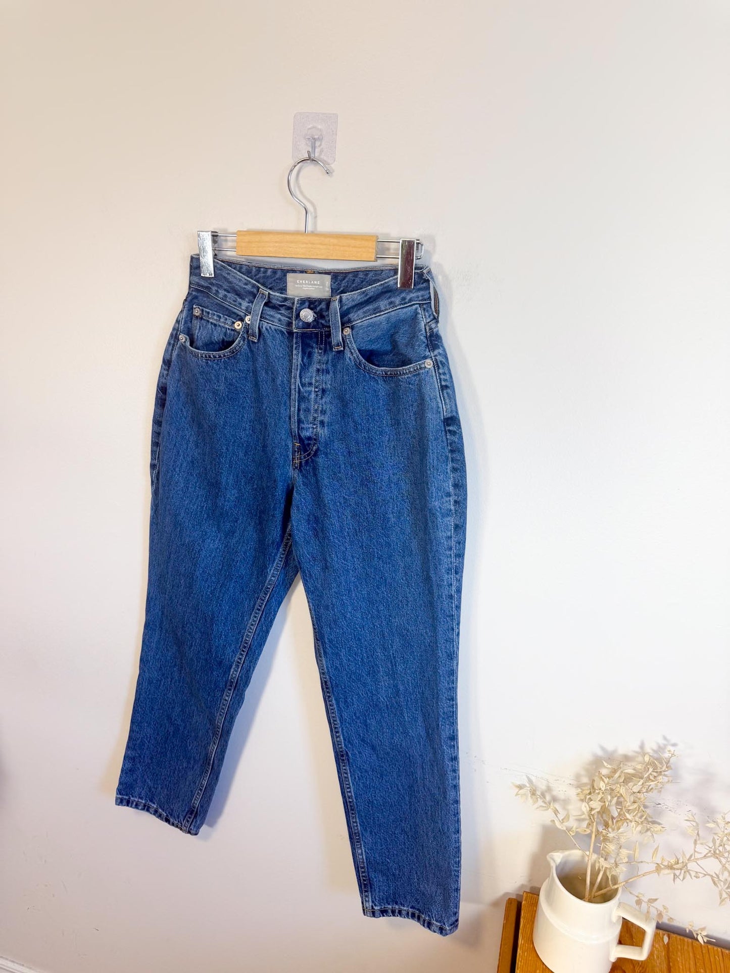 Everlane "The Curvy 90s Cheeky Straight Jean" in Medium Wash (Size 27)