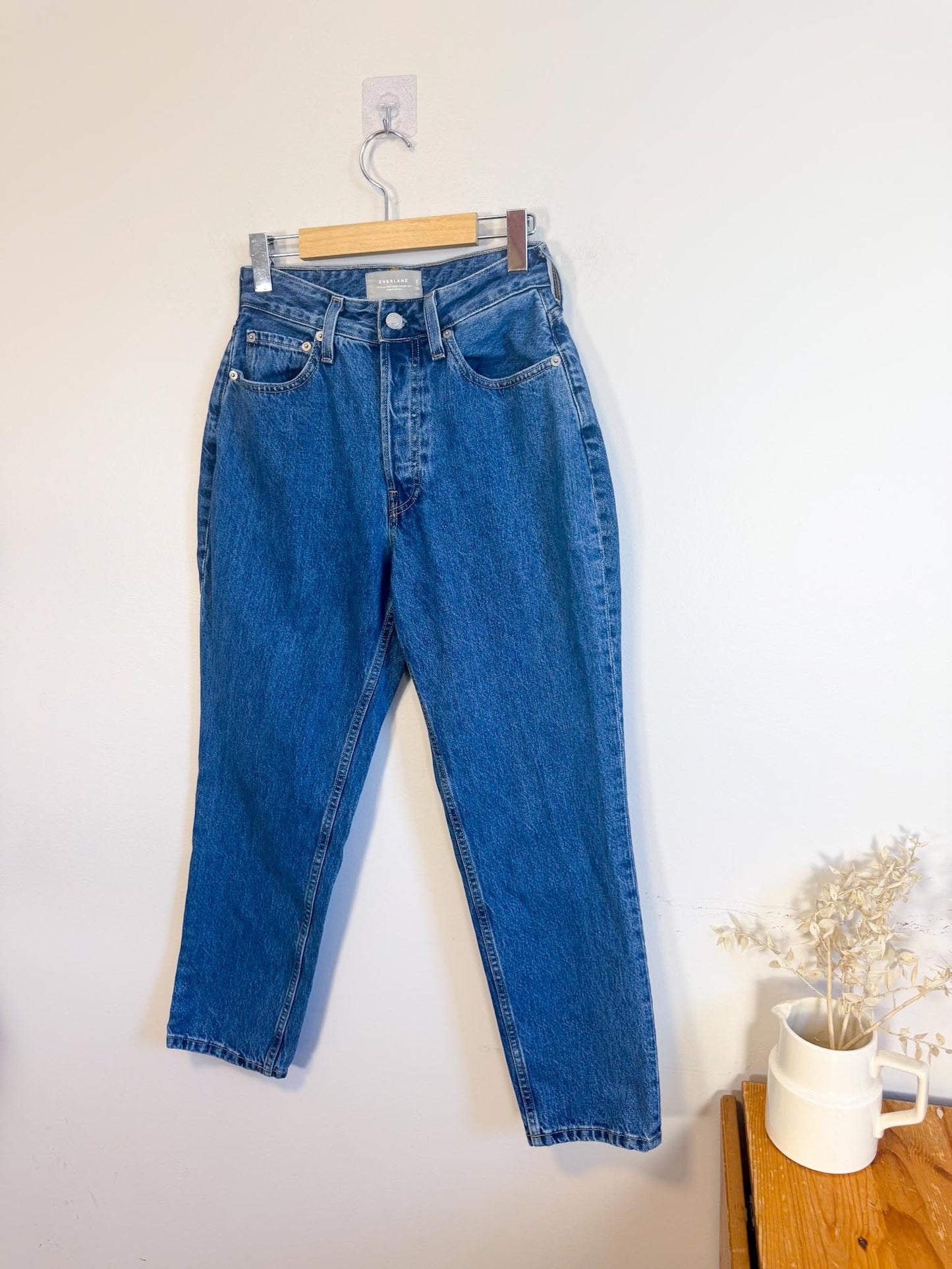 Everlane "The Curvy 90s Cheeky Straight Jean" in Medium Wash (Size 27)