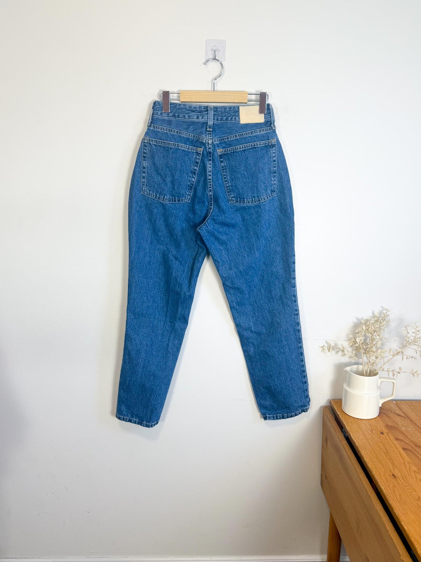 Everlane "The Curvy 90s Cheeky Straight Jean" in Medium Wash (Size 27)